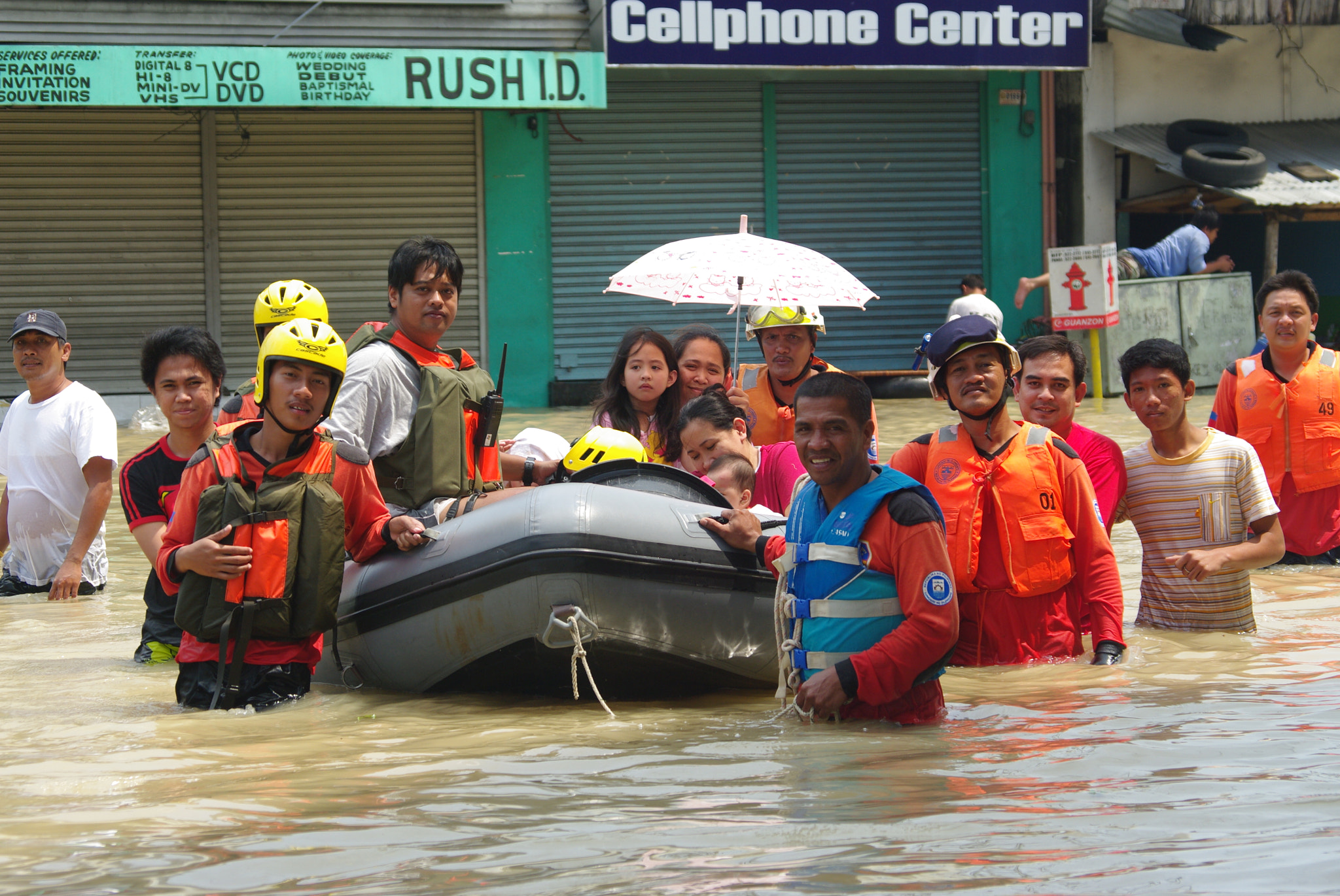 Pentax K20D + smc PENTAX-DA L 50-200mm F4-5.6 ED sample photo. Me with the olongapo city rescue team photography