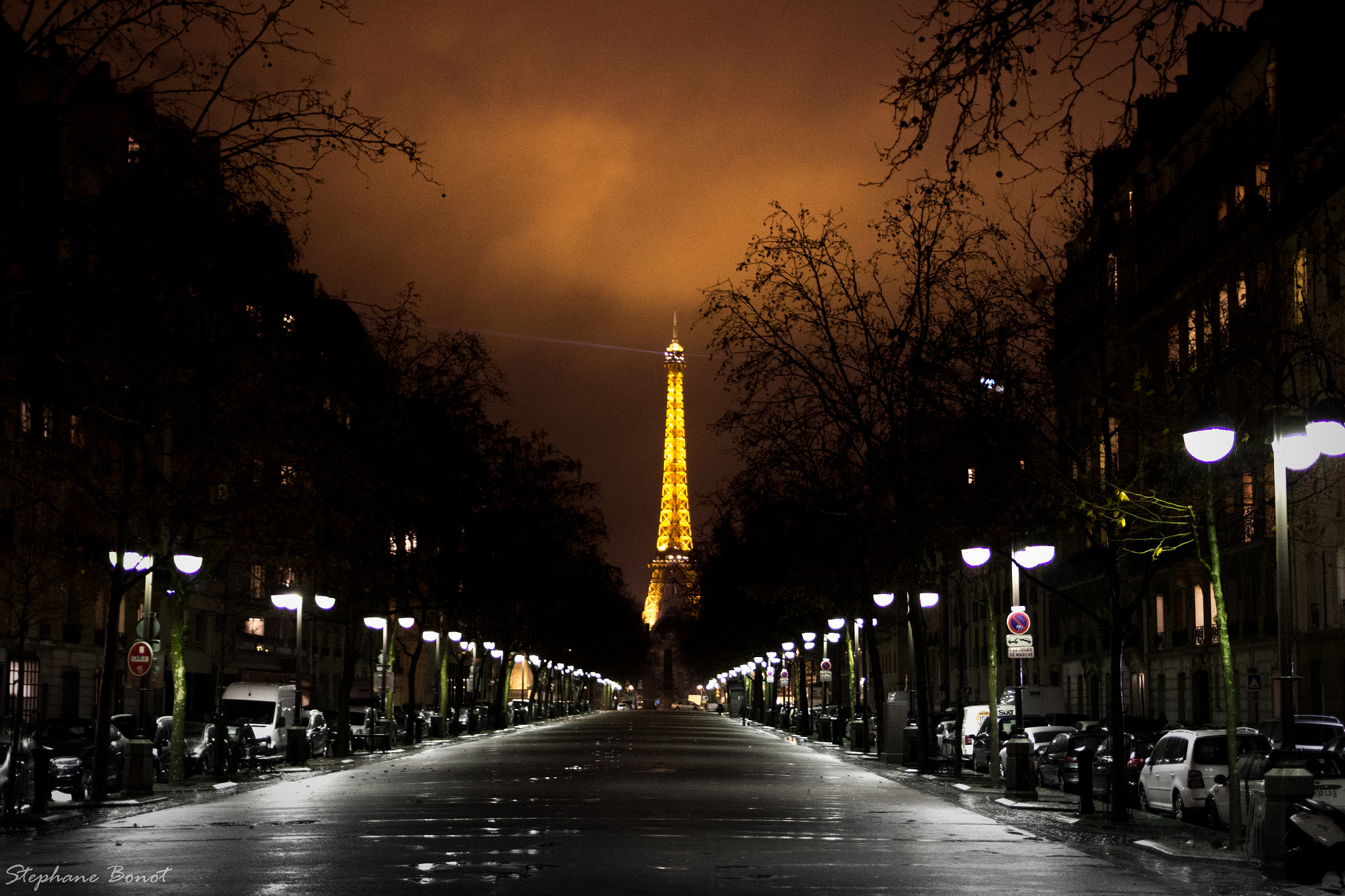 Canon EOS 600D (Rebel EOS T3i / EOS Kiss X5) + Canon EF 35mm F2 IS USM sample photo. Orange cloudy sky in paris photography