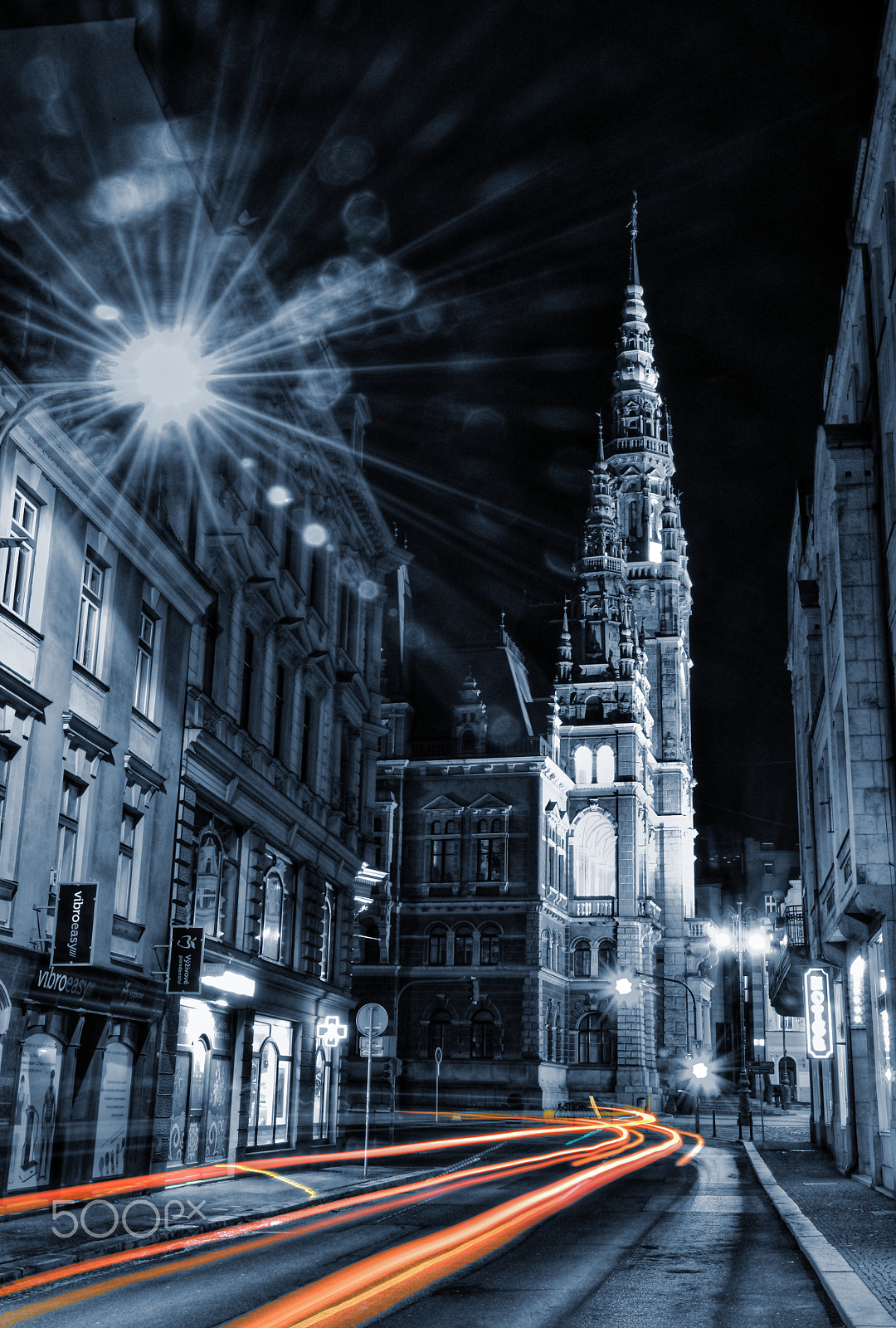18.00 - 105.00 mm f/3.5 - 5.6 sample photo. Town hall photography