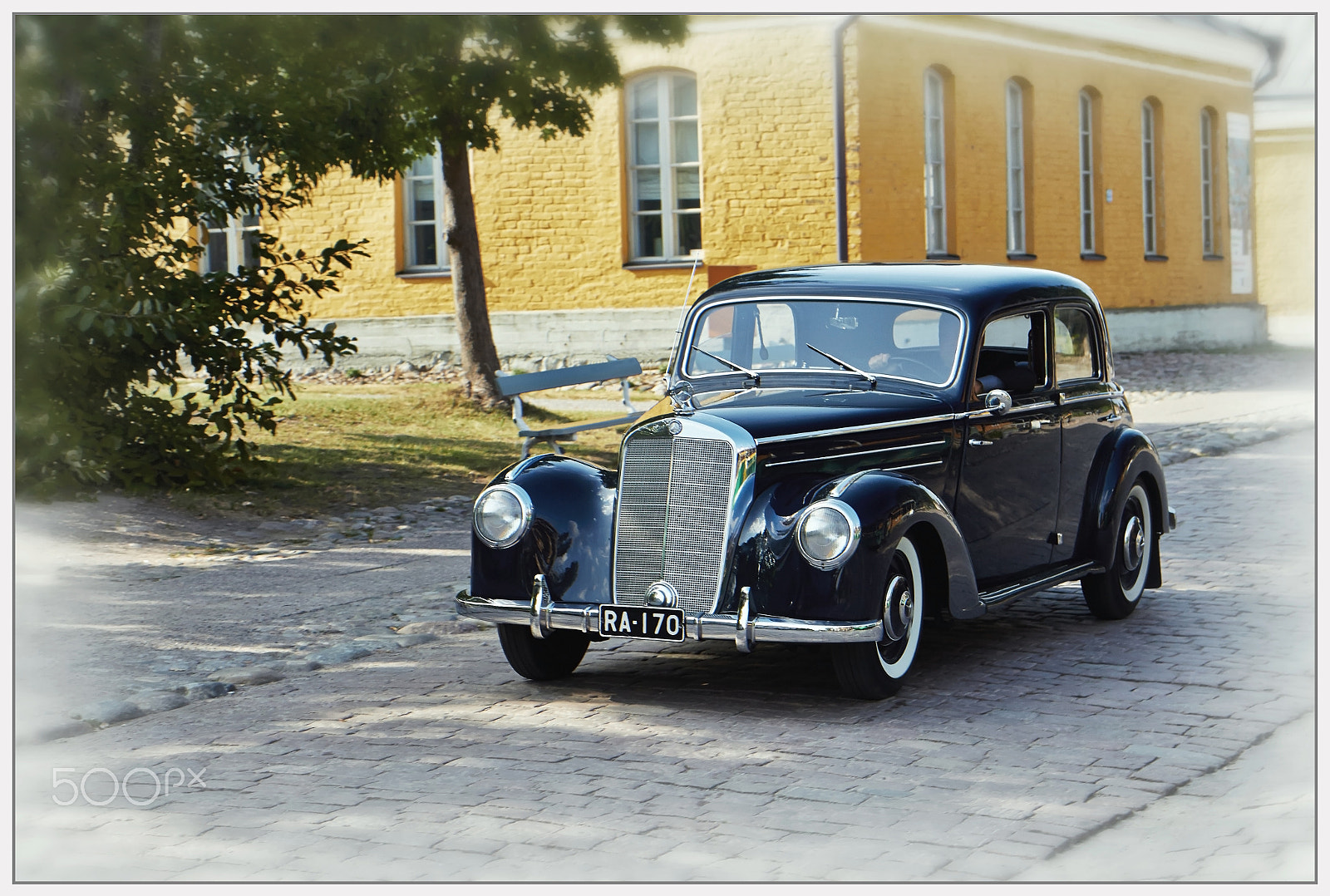 Canon EF-S 17-55mm F2.8 IS USM sample photo. Old black mercedes on cobbled pavement photography