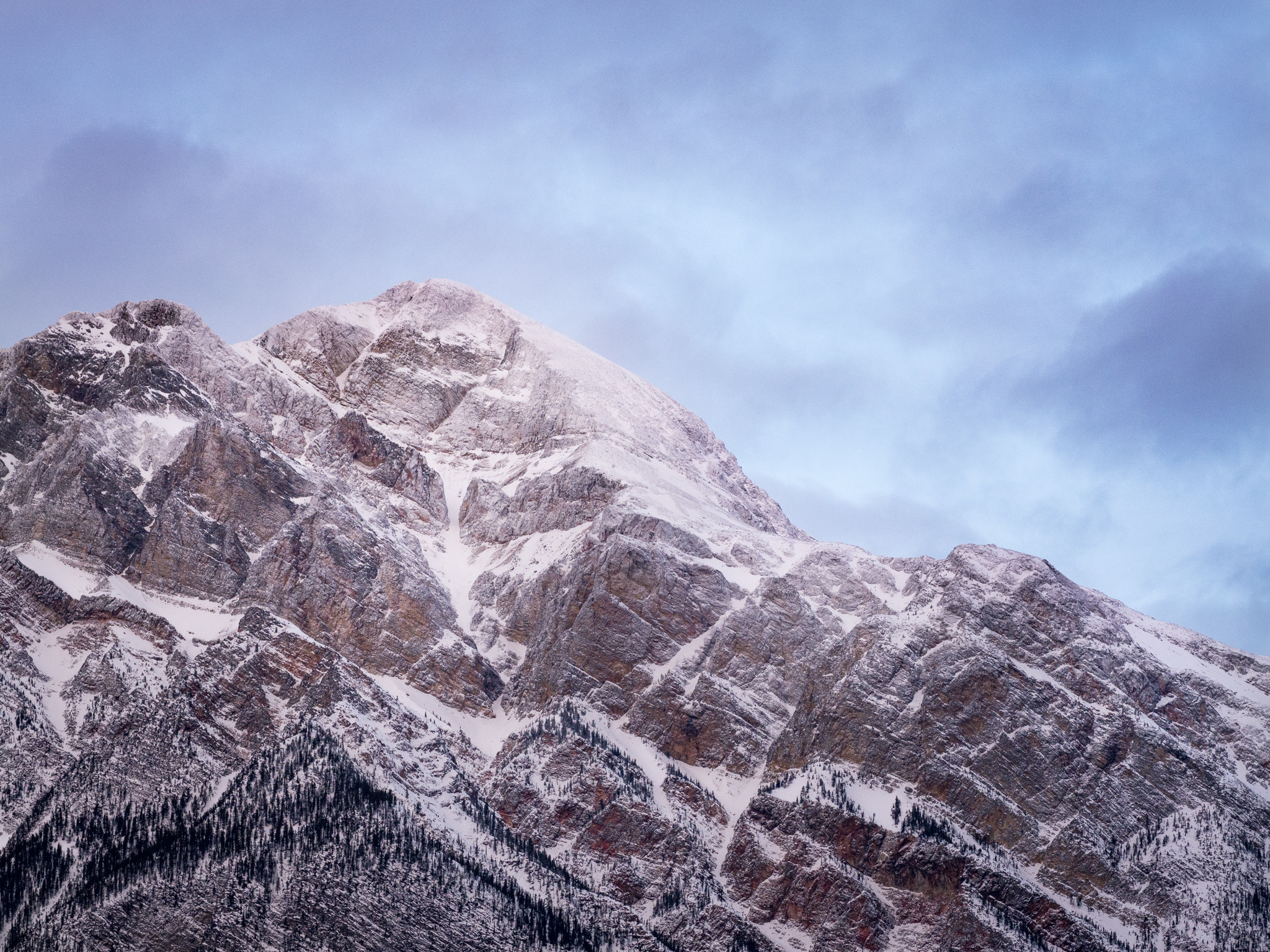 Olympus OM-D E-M10 + Olympus M.Zuiko Digital ED 75mm F1.8 sample photo. Soft light on pyramid mountain photography