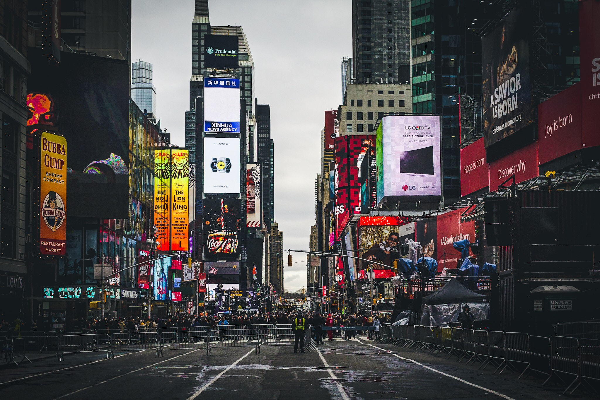 Canon EF 35mm F1.4L USM sample photo. Times square- @jdmiranda photography