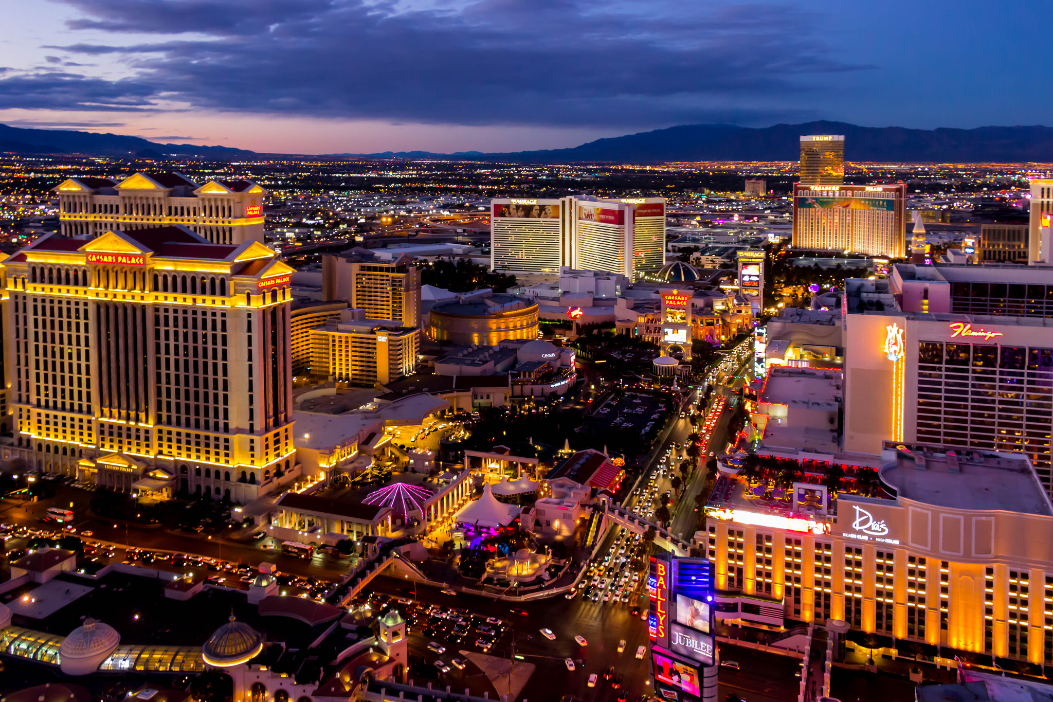 Canon EF-S 18-135mm F3.5-5.6 IS STM sample photo. Las vegas strip at sunset photography