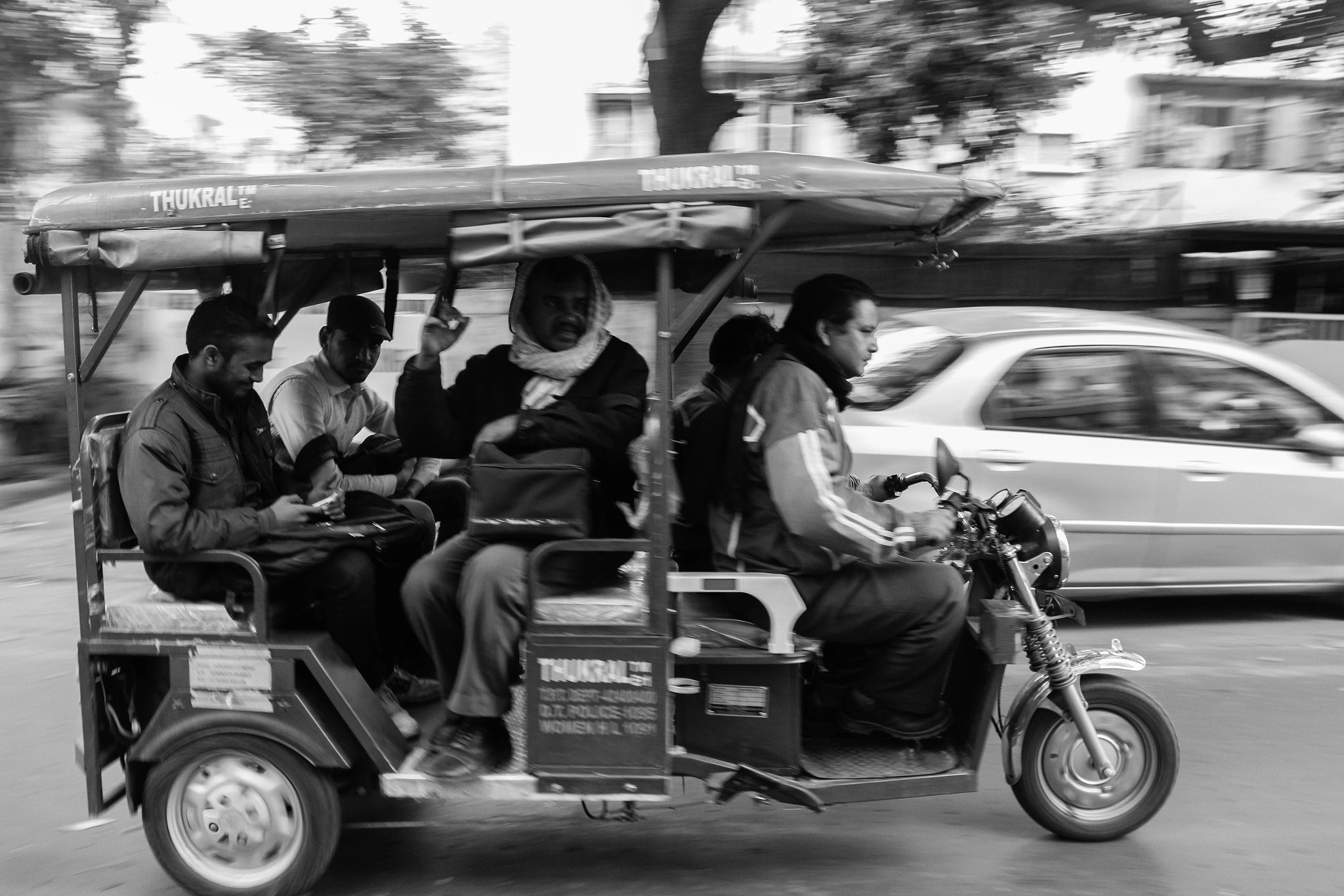 Canon EOS 100D (EOS Rebel SL1 / EOS Kiss X7) + Canon EF 17-40mm F4L USM sample photo. Streets of india photography