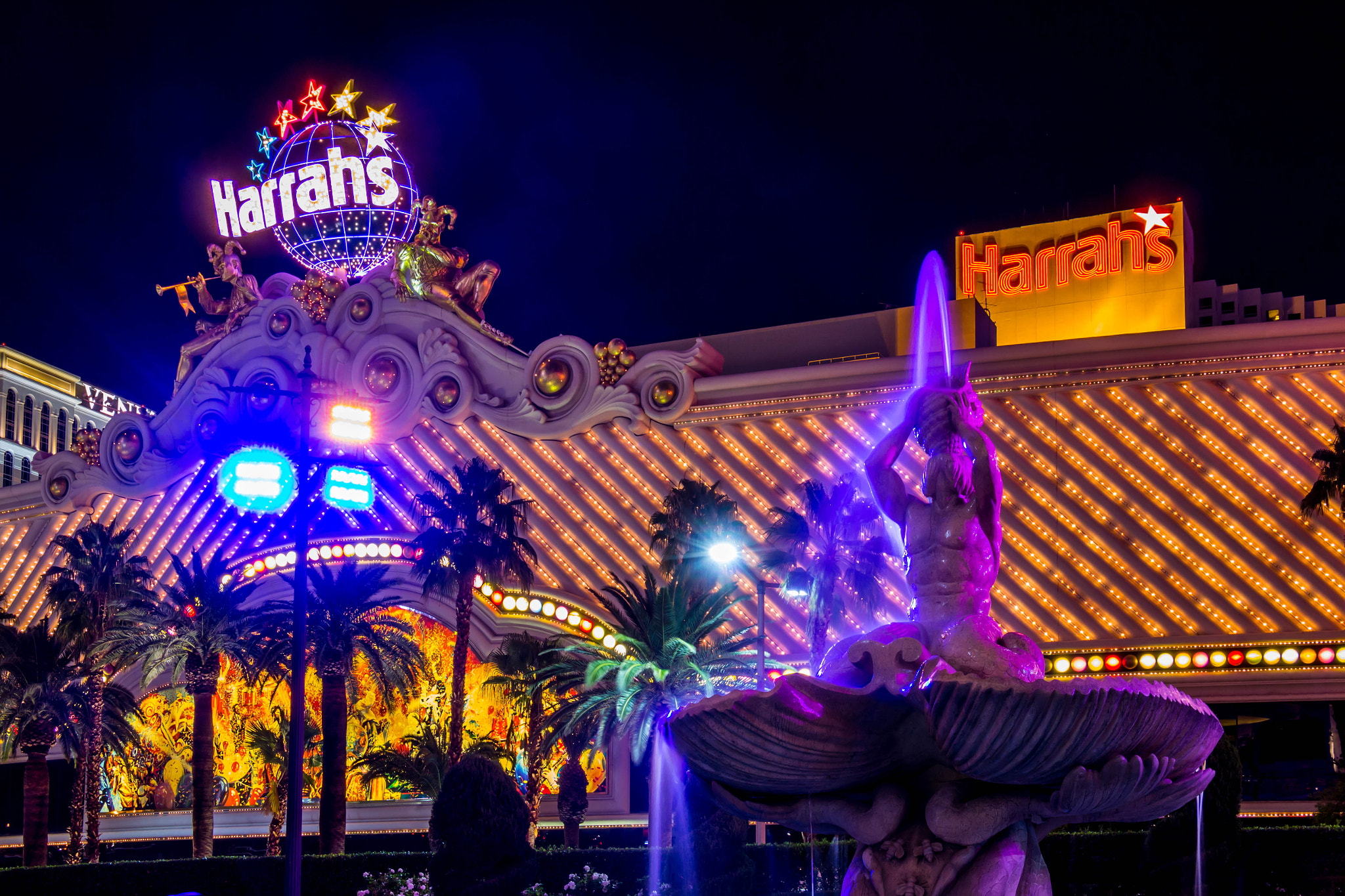Canon EF-S 18-135mm F3.5-5.6 IS STM sample photo. Harrah's by night photography
