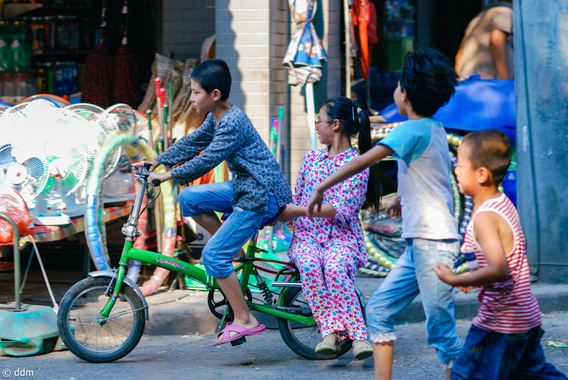 Nikon D80 + Nikon AF Nikkor 85mm F1.8D sample photo. Streets in xi'an，china photography