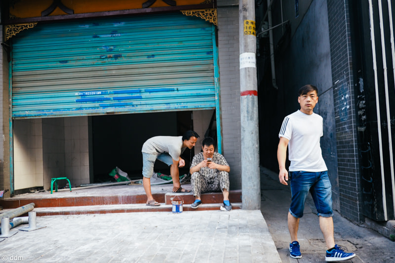 Olympus OM-D E-M10 + Panasonic Lumix G 14mm F2.5 ASPH sample photo. Streets in xi'an，china photography