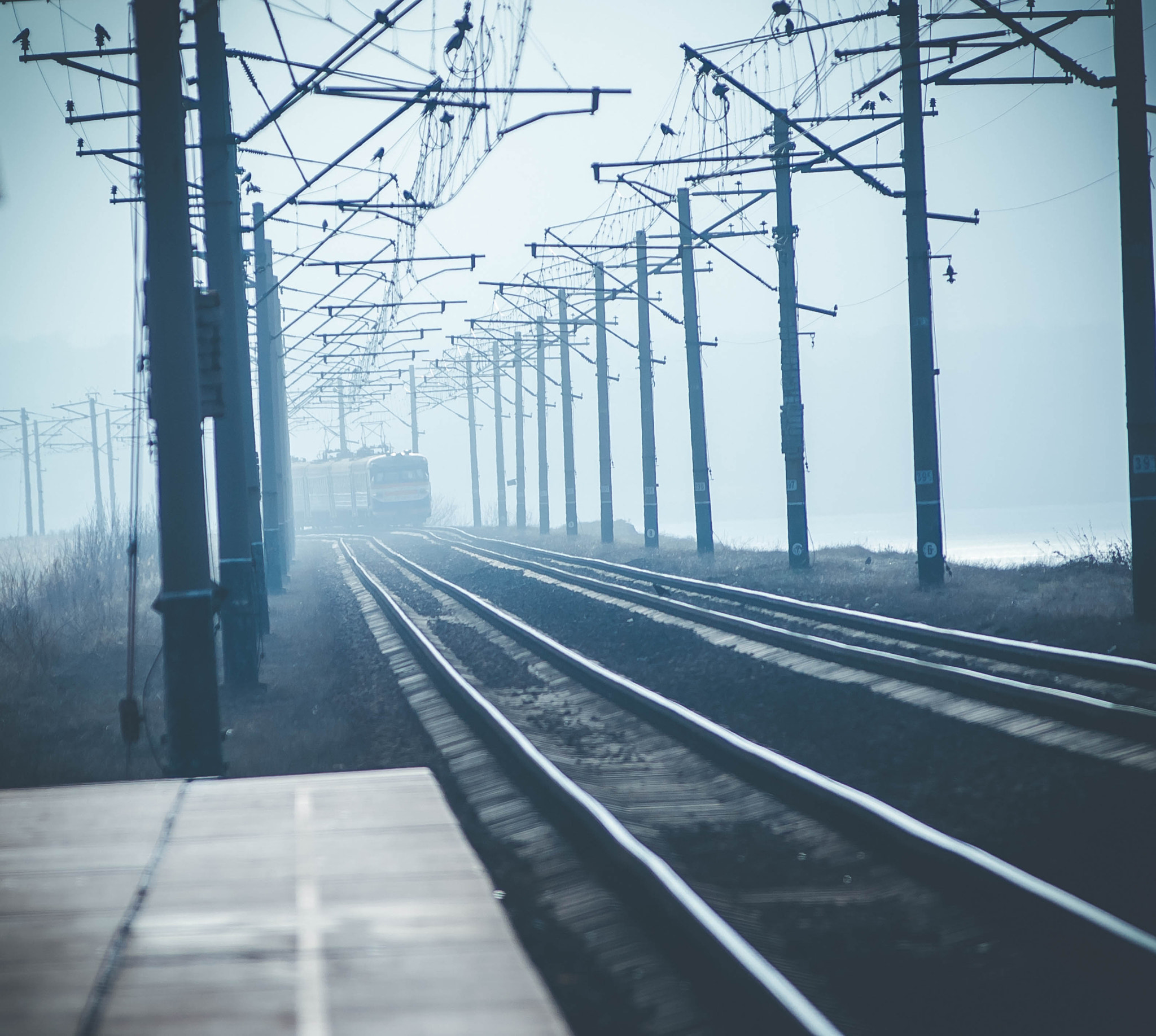 AF Zoom-Nikkor 80-200mm f/2.8 ED sample photo. Train photography