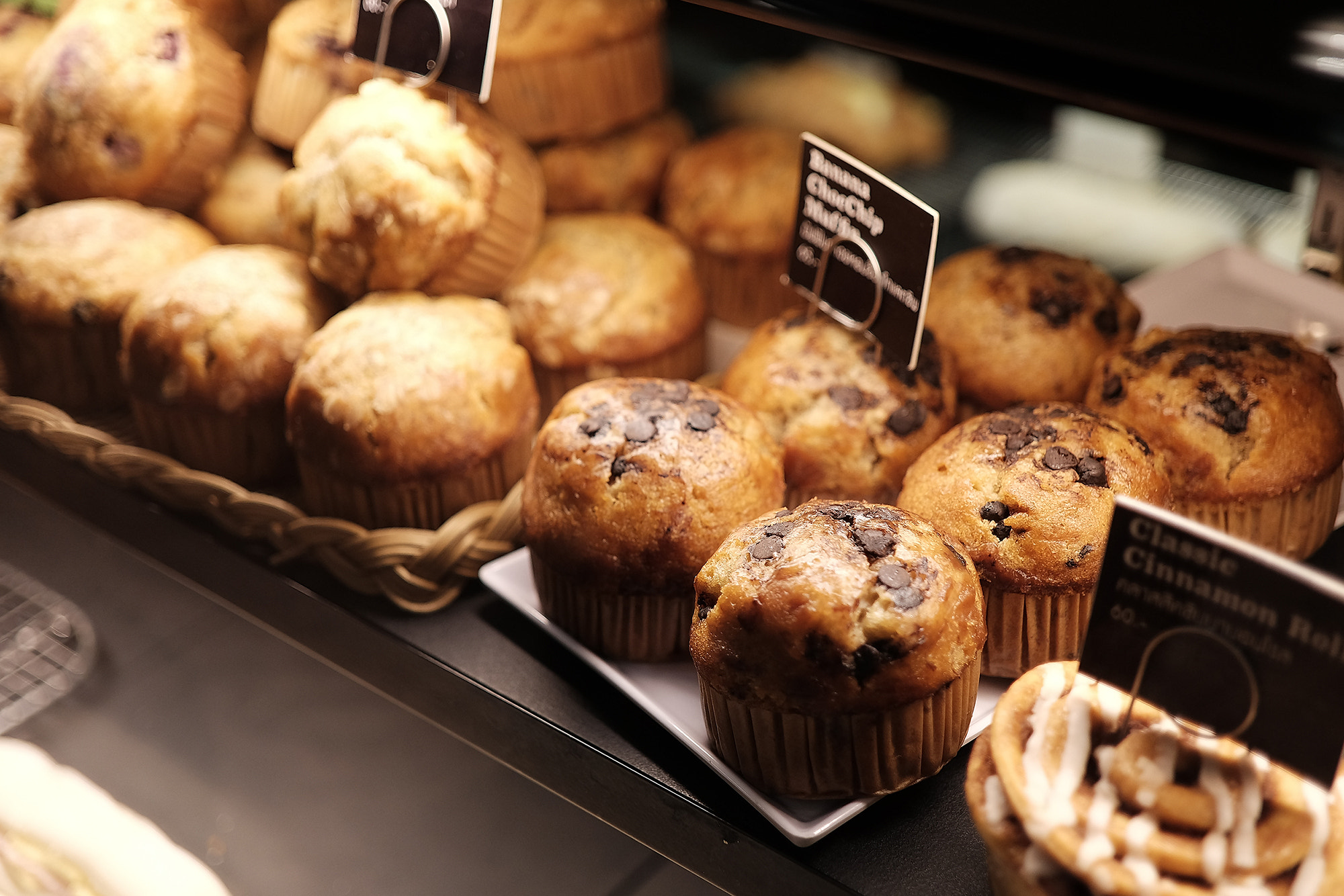 Fujifilm X-T1 + ZEISS Touit 32mm F1.8 sample photo. Muffin photography