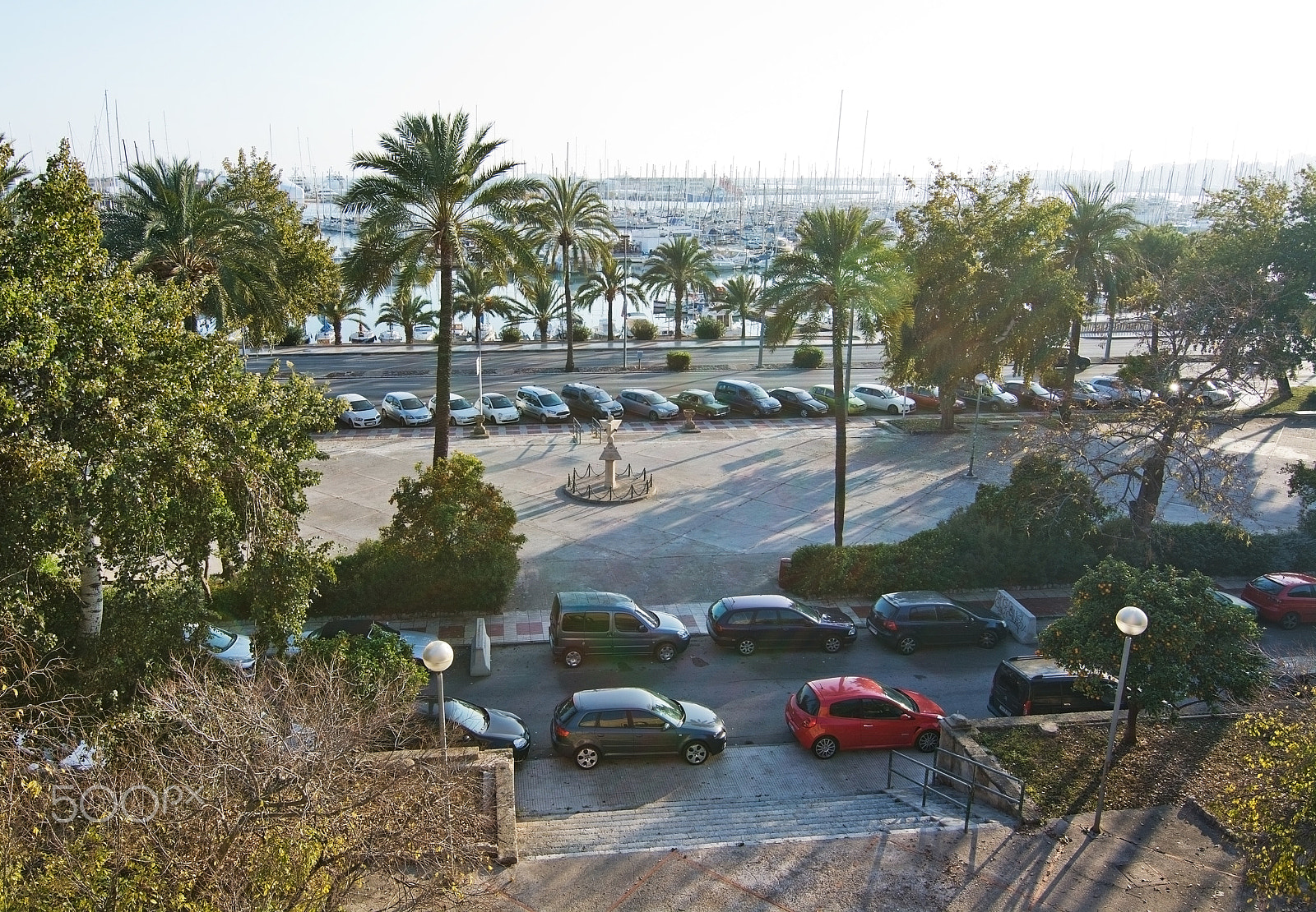 Nikon D7100 + Zeiss Milvus 85mm f/1.4 sample photo. Cars parked and maritime sculpture photography