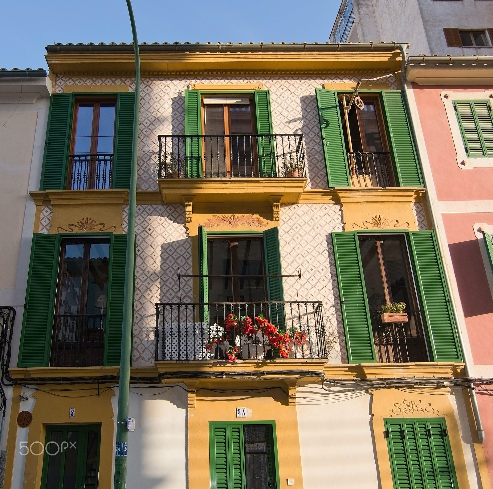 Zoom-Nikkor 1200-1700mm f/5.6-8 P ED IF sample photo. Santa catalina typical fisherman's house buildings photography