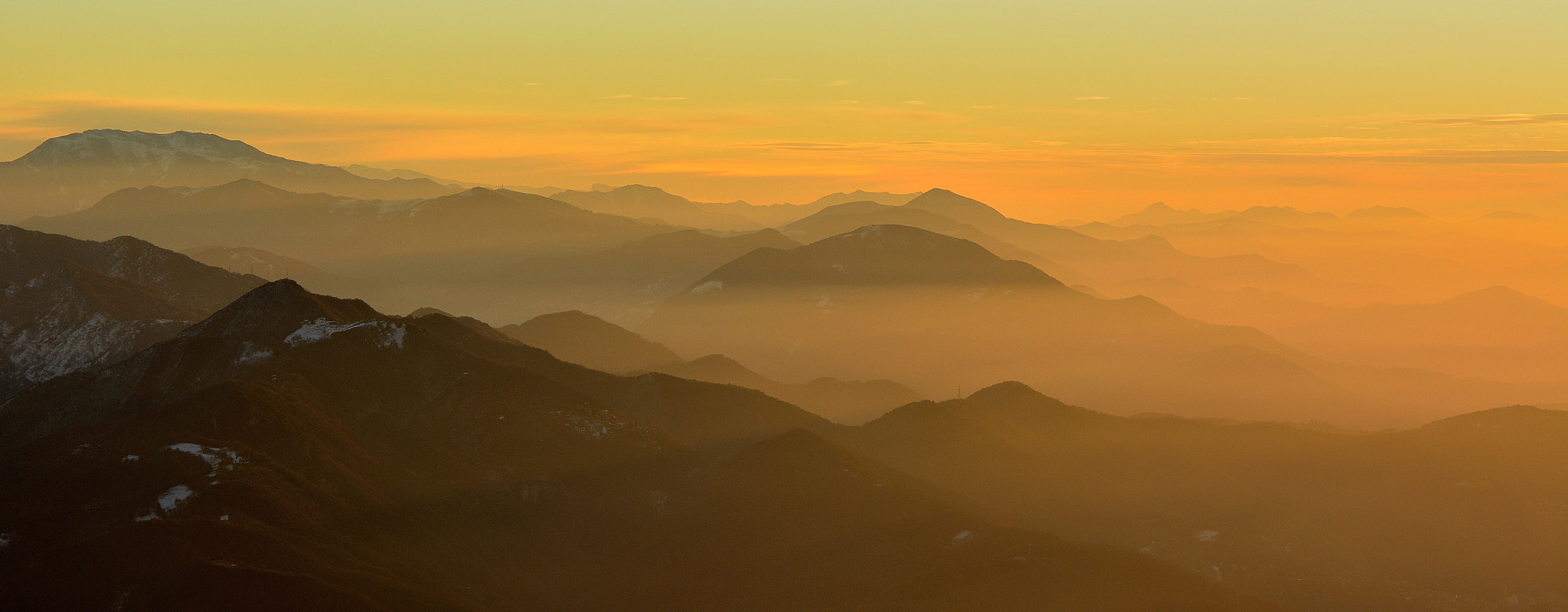 Nikon AF Nikkor 24-85mm F2.8-4D IF sample photo. Here comes the sun, sunrise on monte linzone photography
