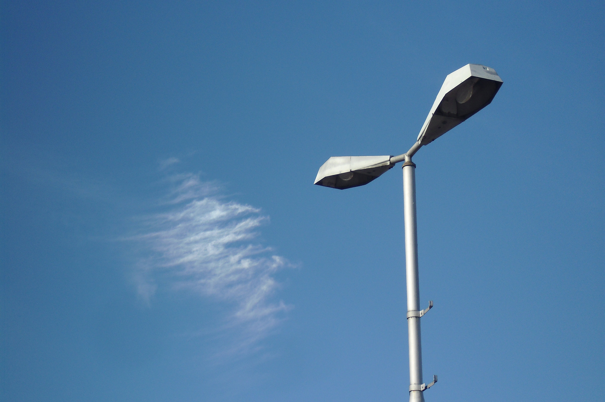 CASIO EX-Z35 sample photo. Street light photography