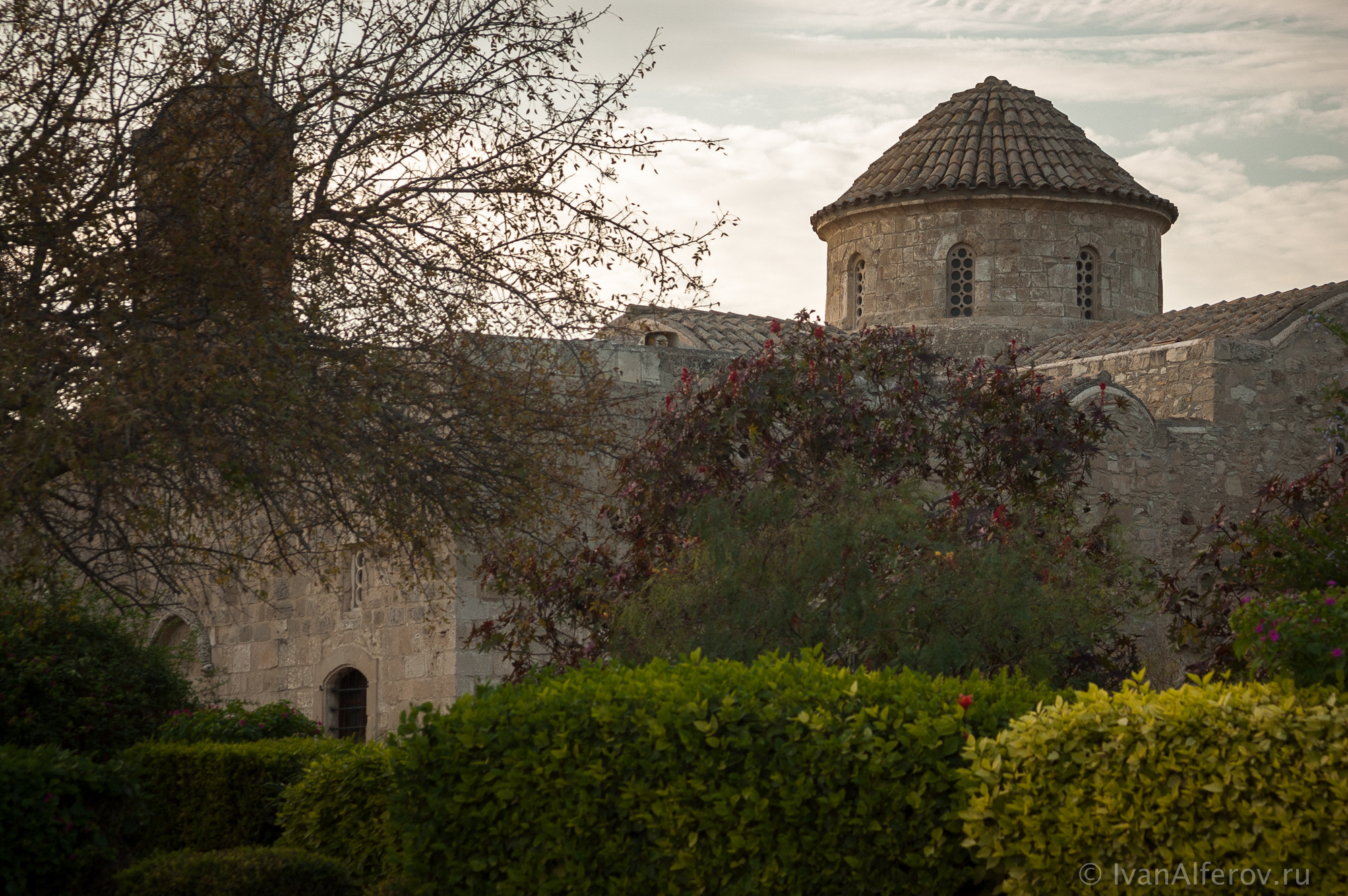 Nikon D70 + Sigma 28-105mm F2.8-4 Aspherical sample photo. Church photography