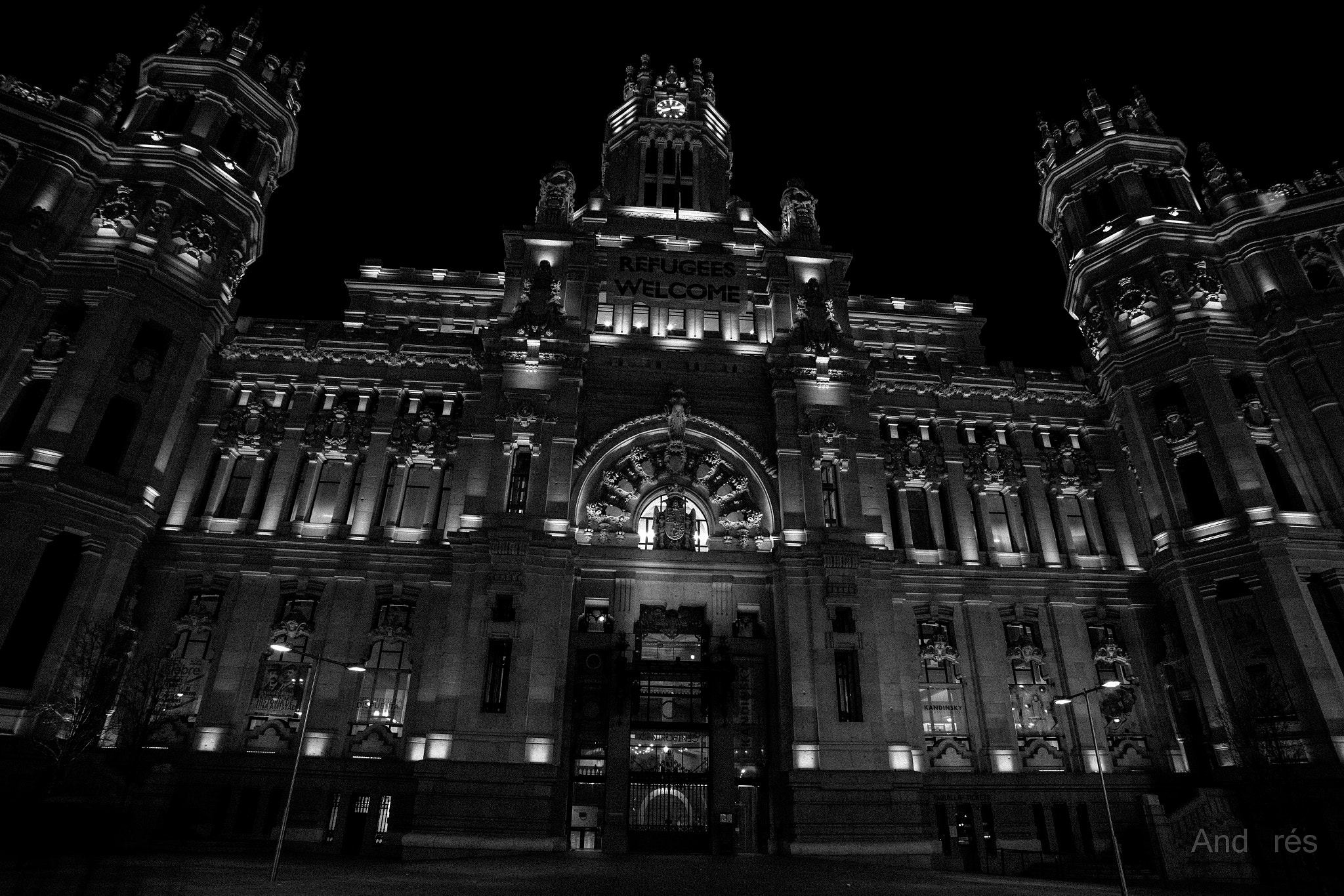 Tamron AF 19-35mm f/3.5-4.5 sample photo. Madrid welcomes refugees photography