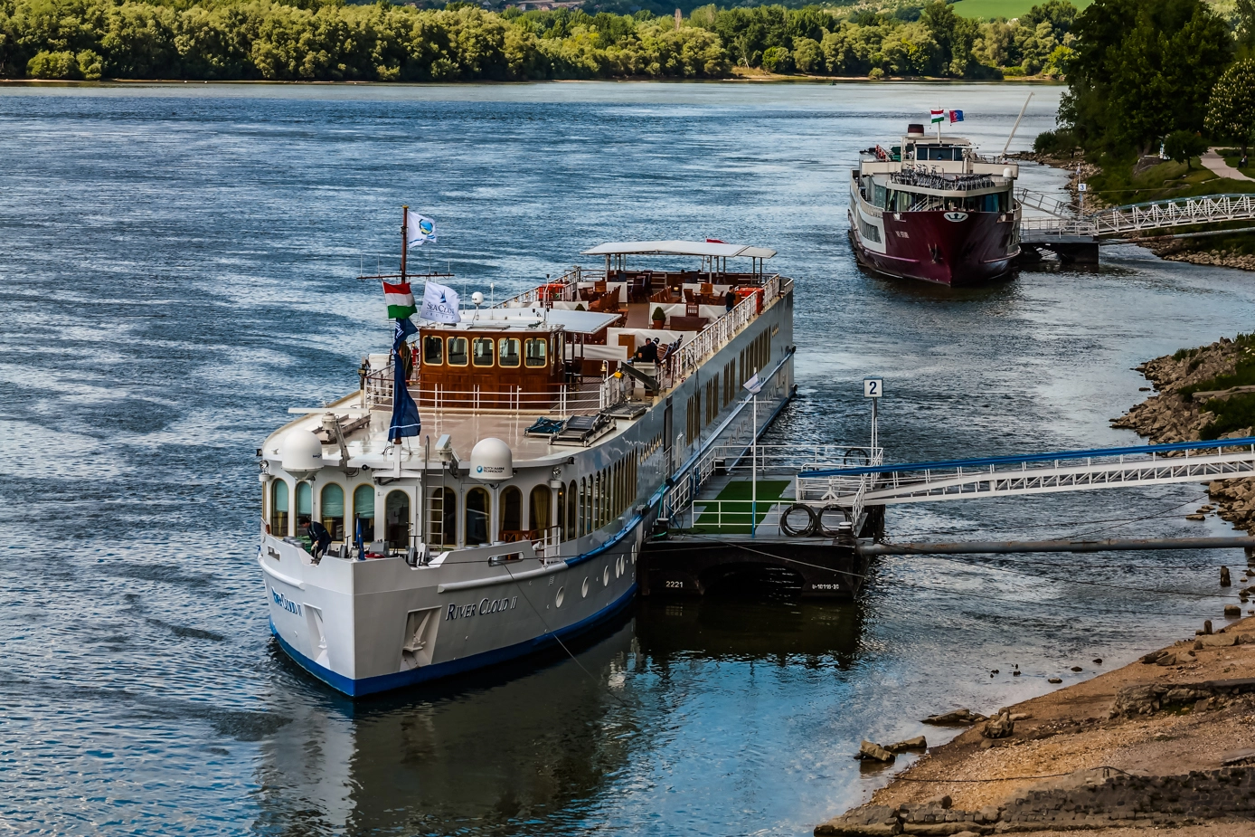 Canon EF 28-135mm F3.5-5.6 IS USM sample photo. The blue danube photography
