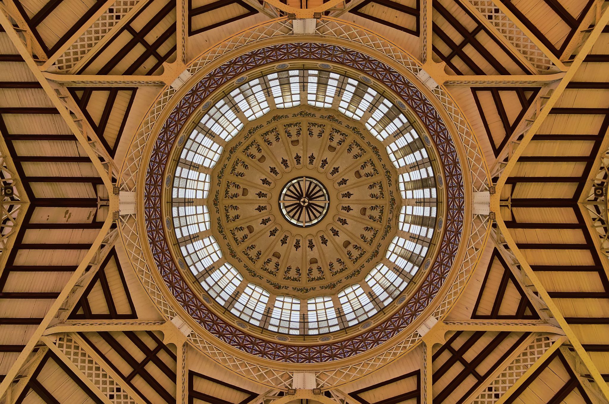 Fujifilm X-T1 + Tokina AT-X Pro 11-16mm F2.8 DX II sample photo. Cúpula del mercado central de valencia photography