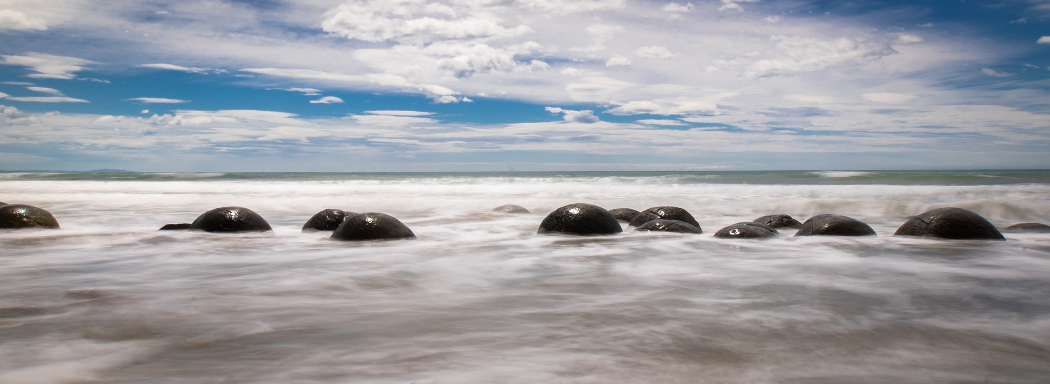 Sony a7R + Sony DT 11-18mm F4.5-5.6 sample photo. Moeraki boulders photography