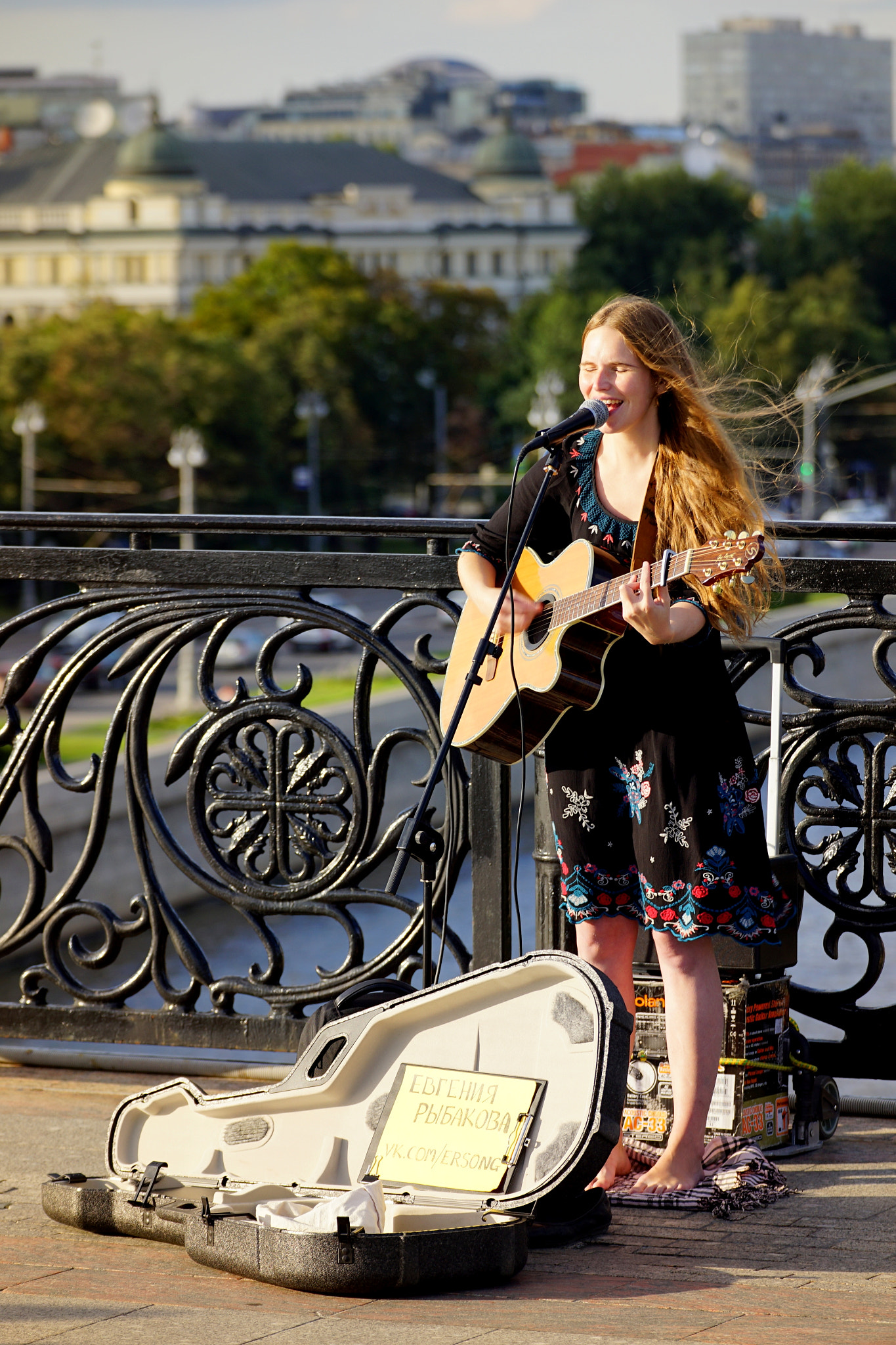 Sony a7 II + Tamron SP 70-300mm F4-5.6 Di USD sample photo. Singing on the bridge photography