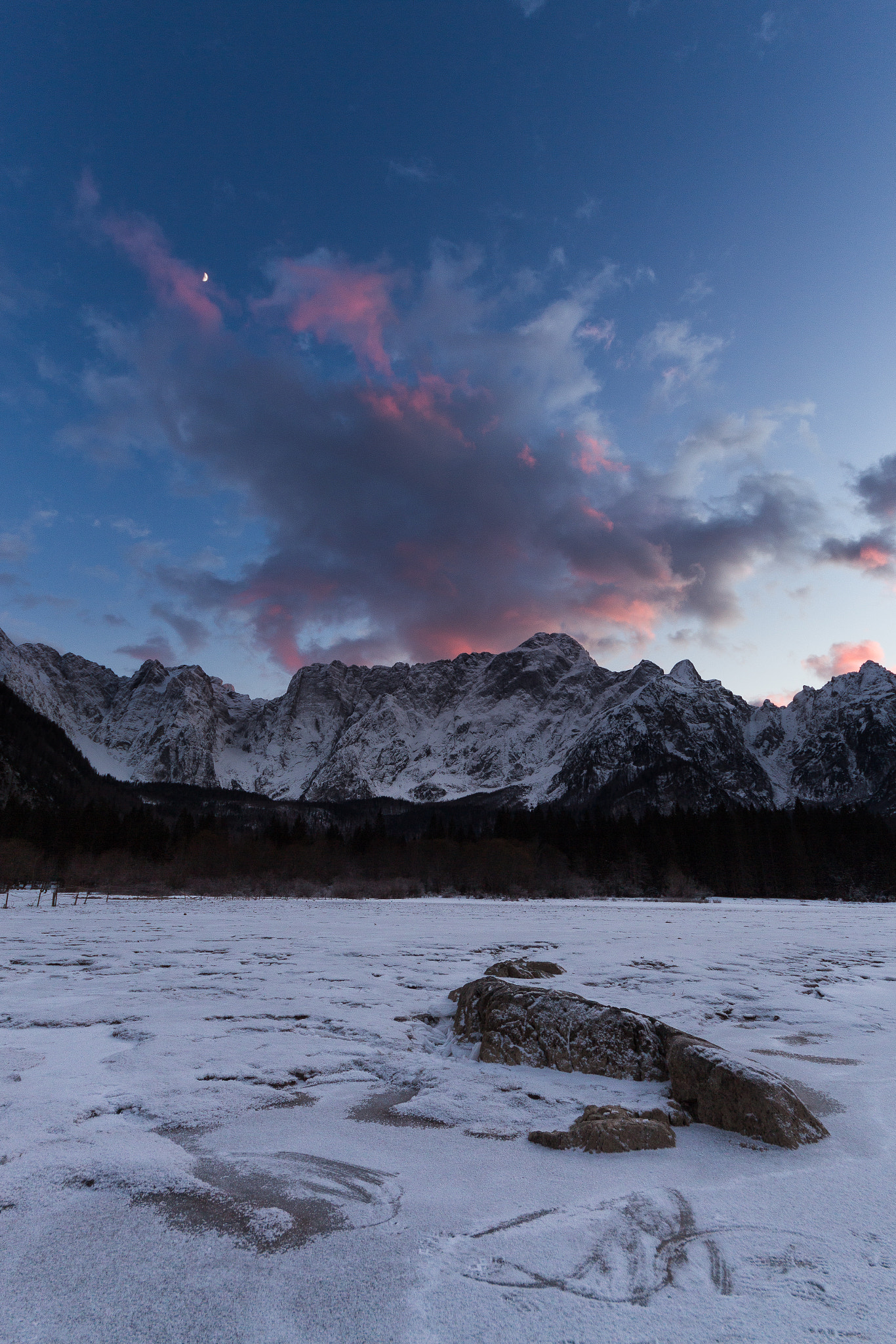 Sigma 8-16mm F4.5-5.6 DC HSM sample photo. Sunset moonrise photography