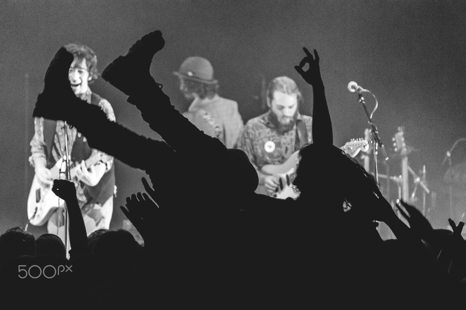Sigma 50-150mm F2.8 EX APO DC HSM sample photo. Crowdsurfing photography