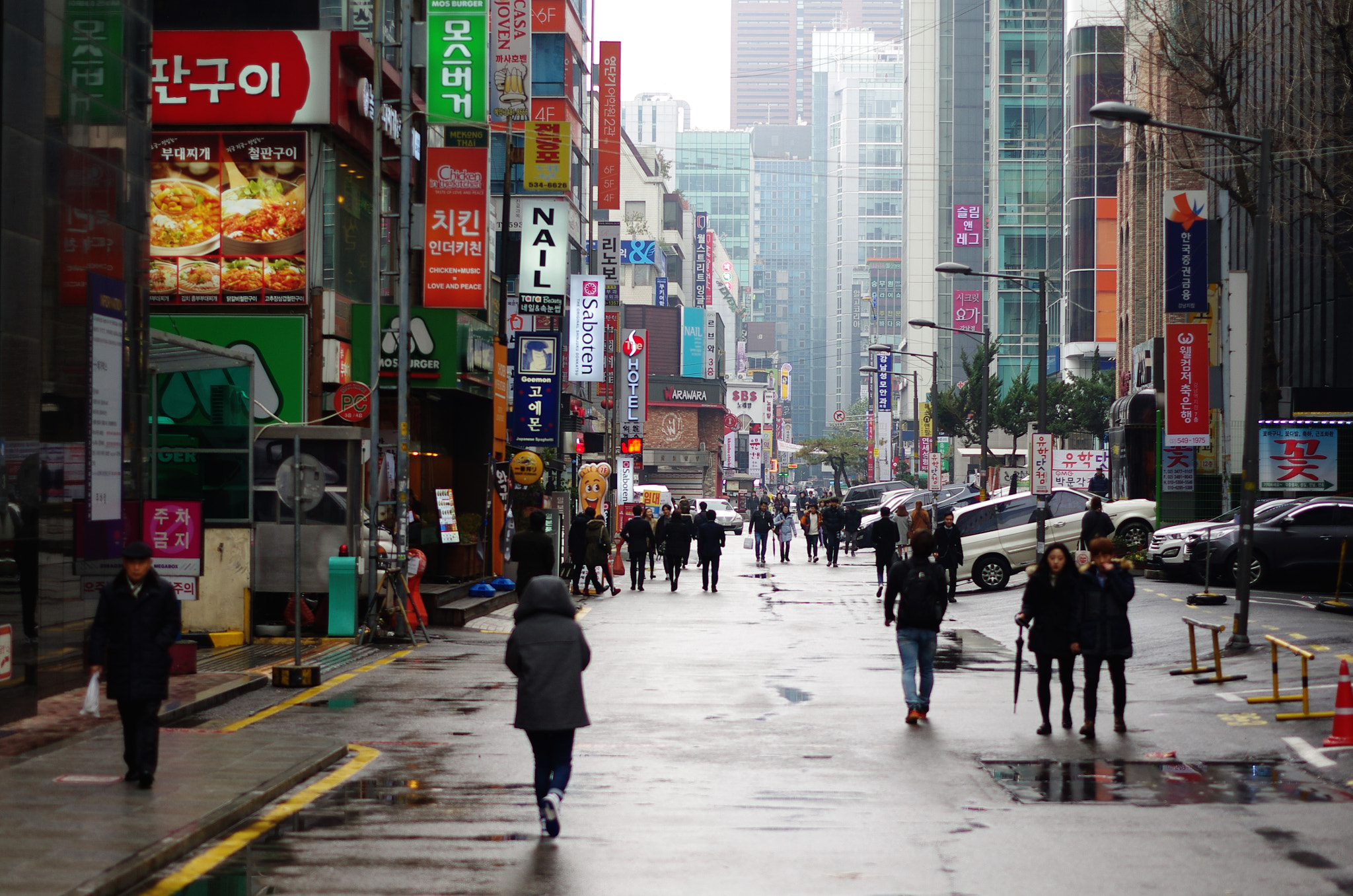 Pentax K-5 IIs + Pentax smc DA 50mm F1.8 sample photo. Street in seoul photography