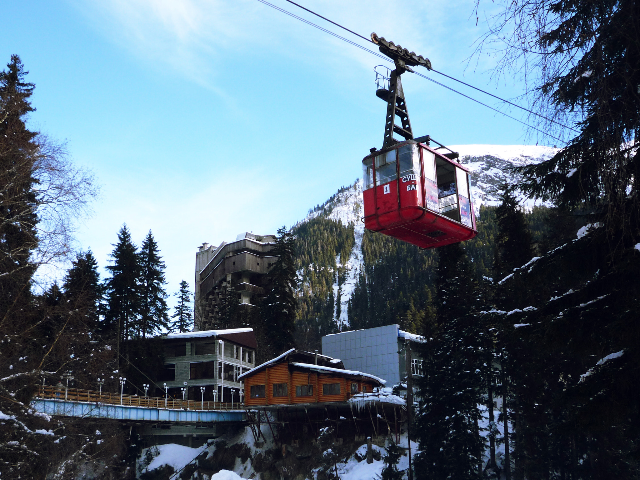 Panasonic DMC-LZ10 sample photo. Aerial tramway photography