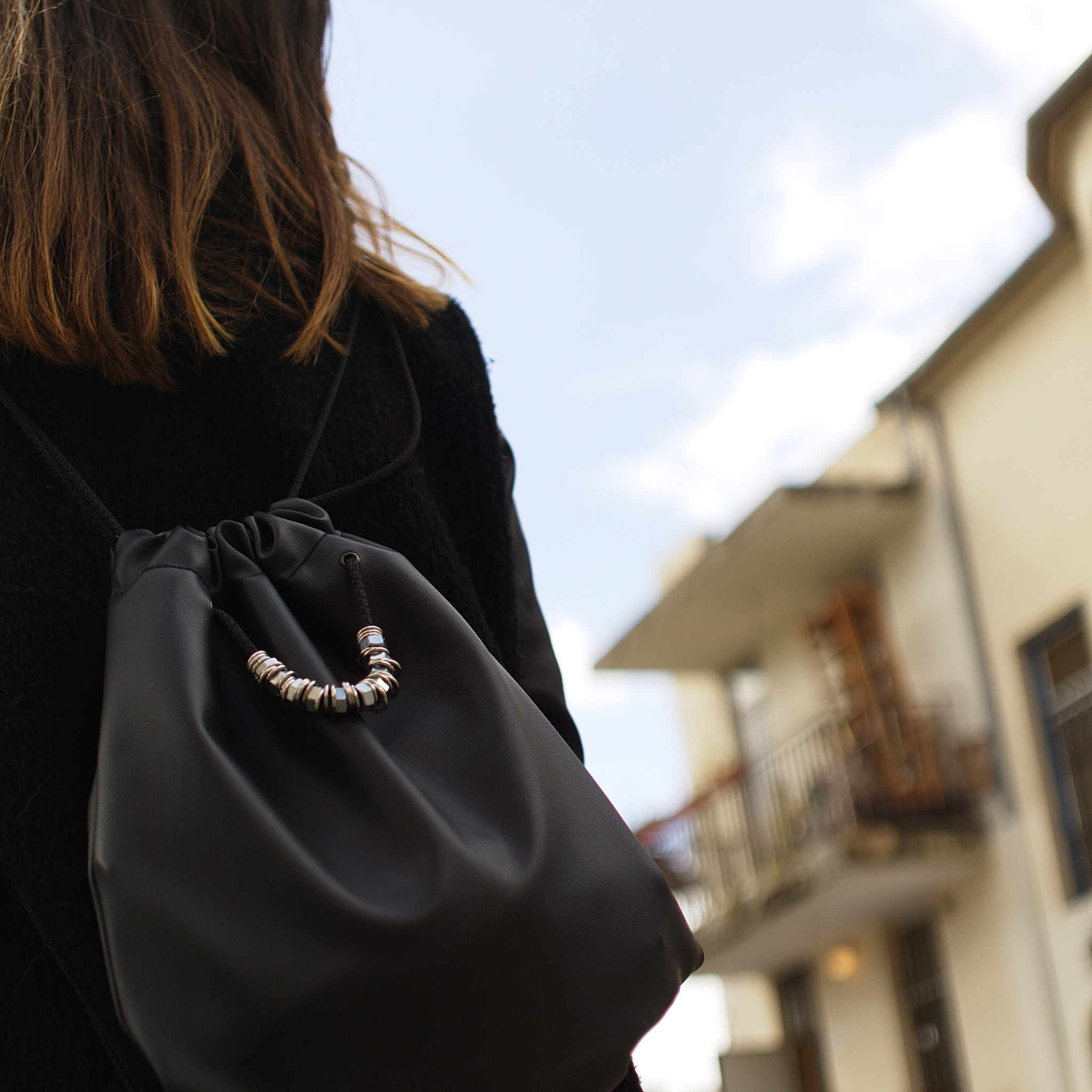 E 32mm F1.8 sample photo. Black bags photography