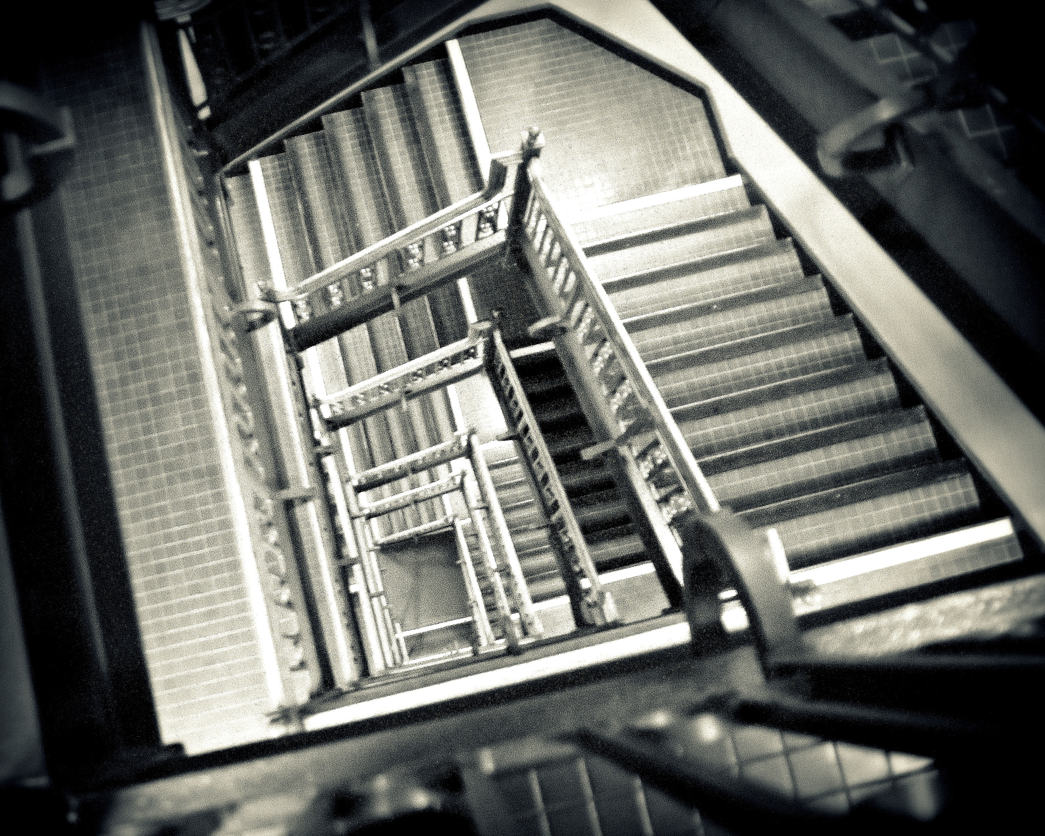 Sony Alpha DSLR-A550 + Sigma 17-70mm F2.8-4.5 (D) sample photo. Dark stairs photography