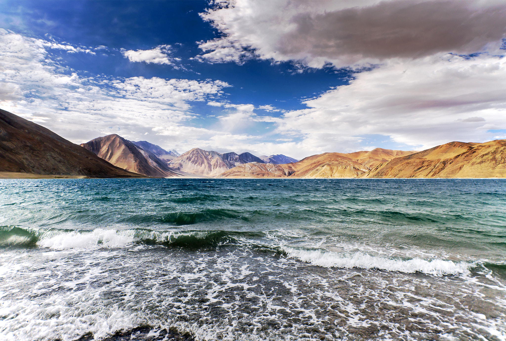 Sigma 10-20mm F4-5.6 EX DC HSM sample photo. A breathtaking lake at 14,270 ft, pangong tso photography