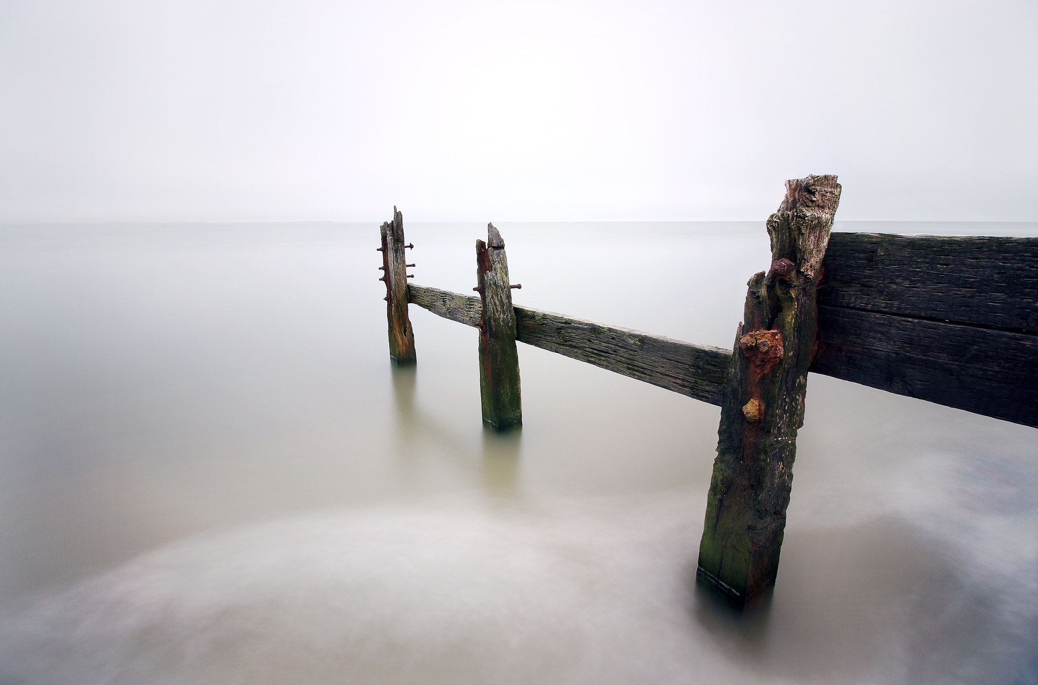 Canon EOS 550D (EOS Rebel T2i / EOS Kiss X4) + Canon EF-S 10-18mm F4.5–5.6 IS STM sample photo. Remains of a groyne, seasalter photography