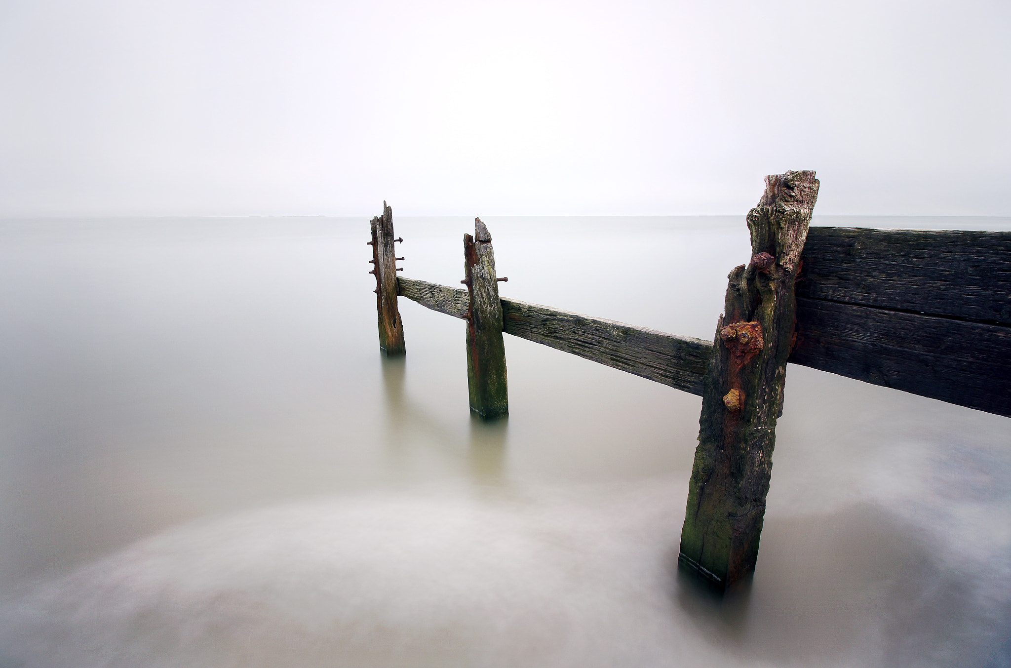 Canon EF-S 10-18mm F4.5–5.6 IS STM sample photo. Remains of a groyne, seasalter photography