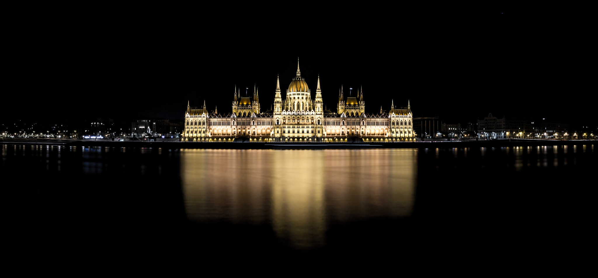 Panasonic Lumix DMC-GX7 + Panasonic Lumix G 14mm F2.5 ASPH sample photo. Budapest's parlement photography
