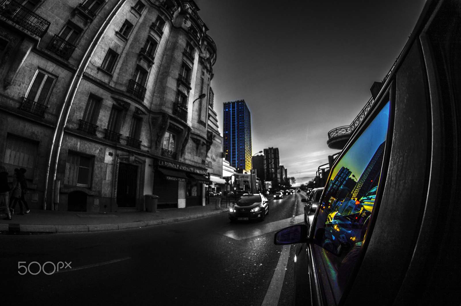 Nikon D3200 + Samyang 8mm F3.5 Aspherical IF MC Fisheye sample photo. Limo in the streets photography