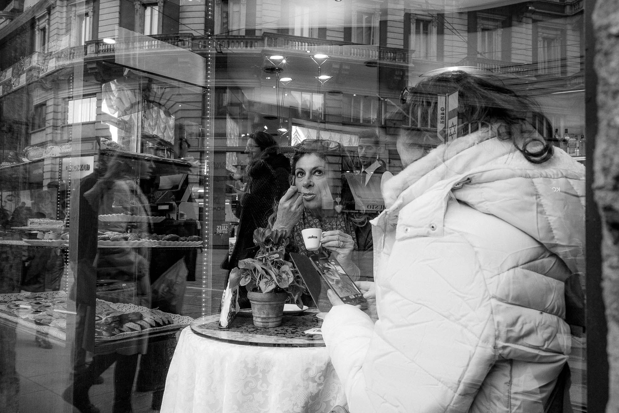 Summicron-M 1:2/28 ASPH. sample photo. Coffee break photography