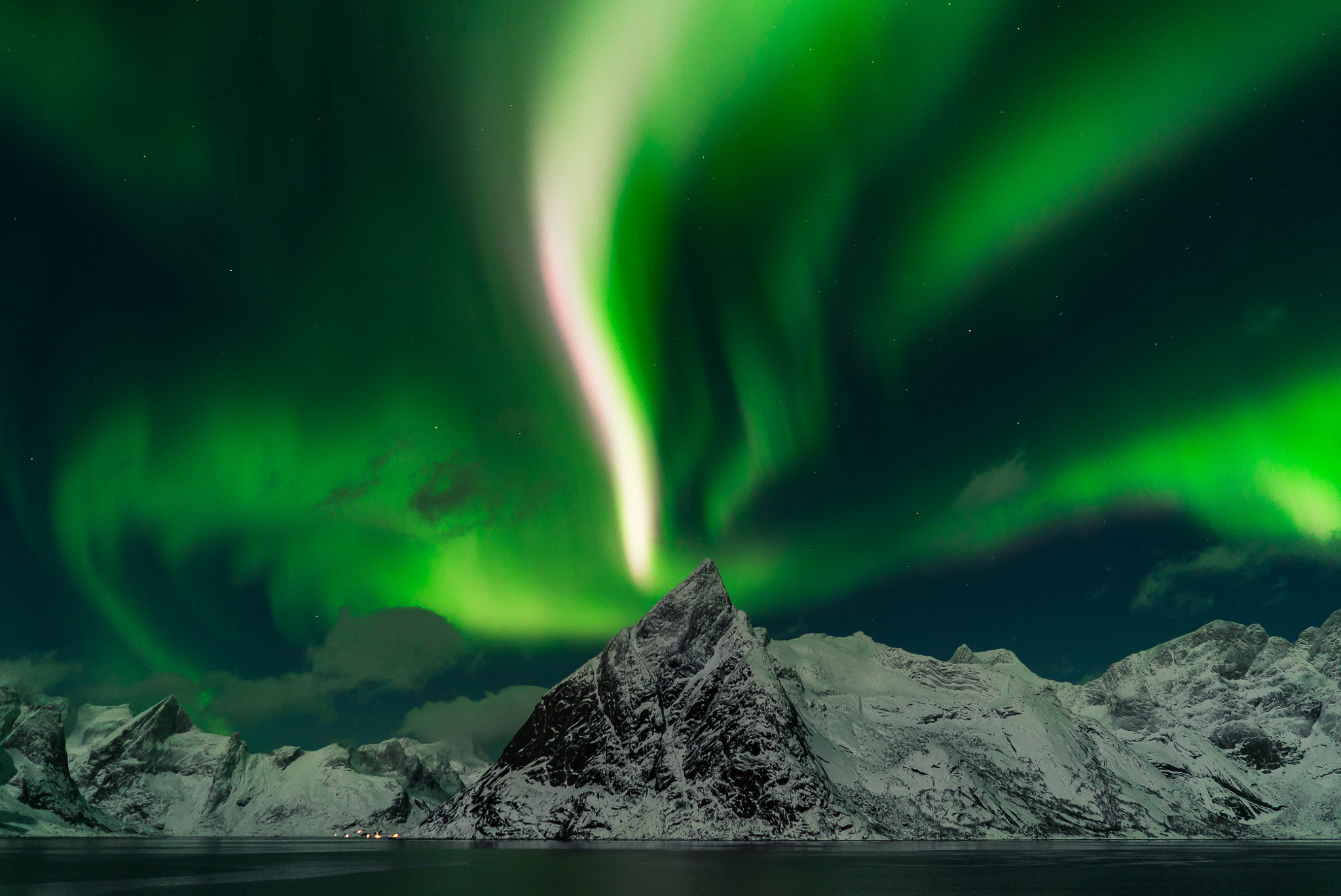 Sony a7S + ZEISS Batis 25mm F2 sample photo. Lofoten glow photography