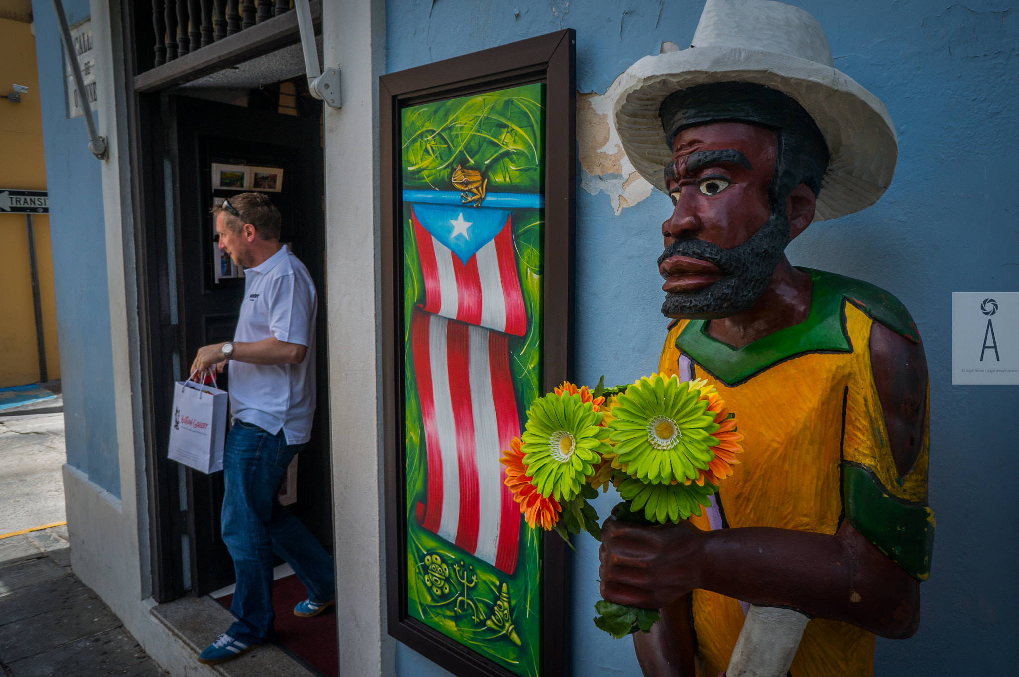 Sony Alpha NEX-6 + Sony E 16mm F2.8 sample photo. Diferences and similarities photography