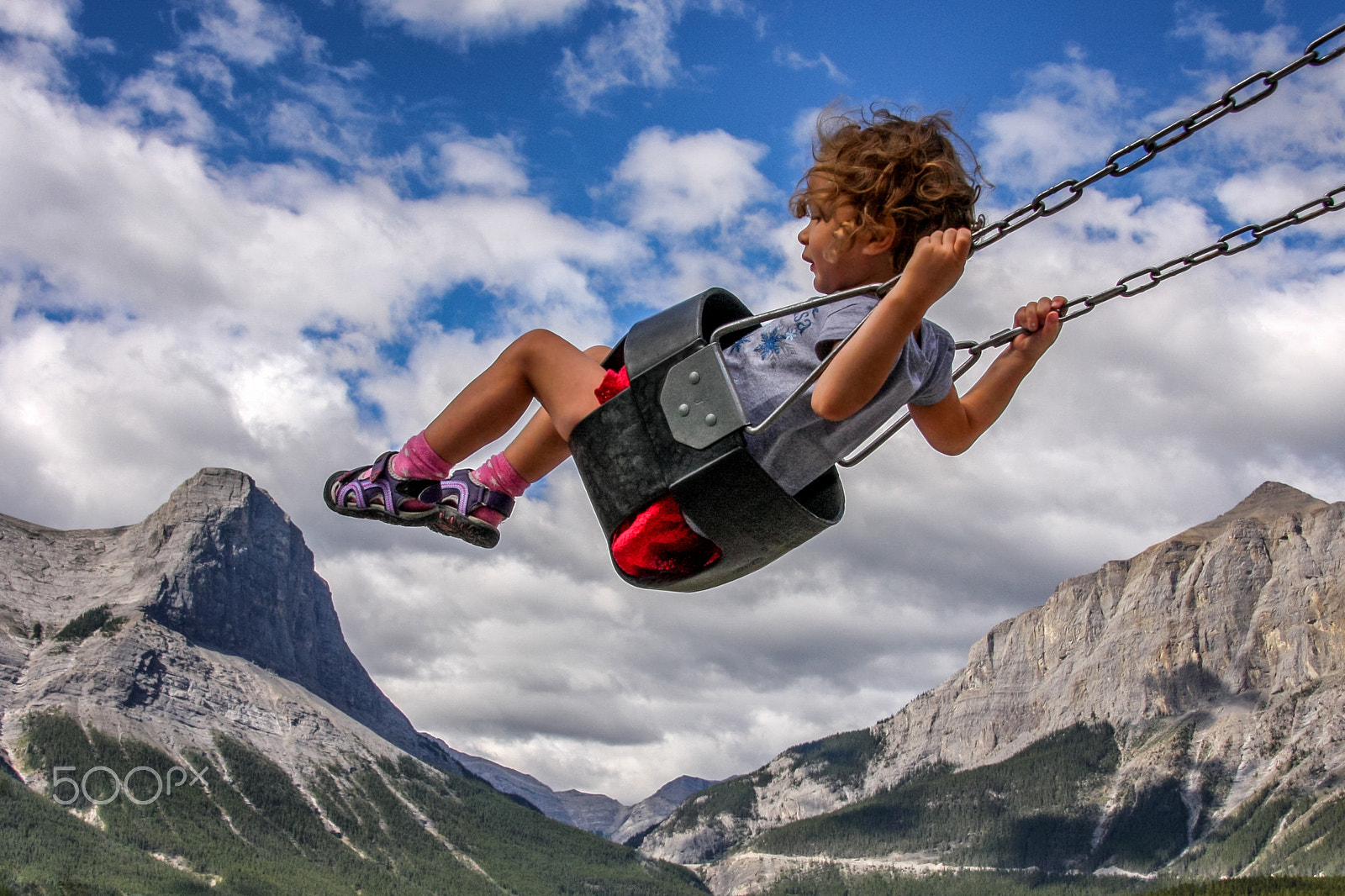 Sigma 18-250mm F3.5-6.3 DC OS HSM sample photo. Swinging in the gap photography