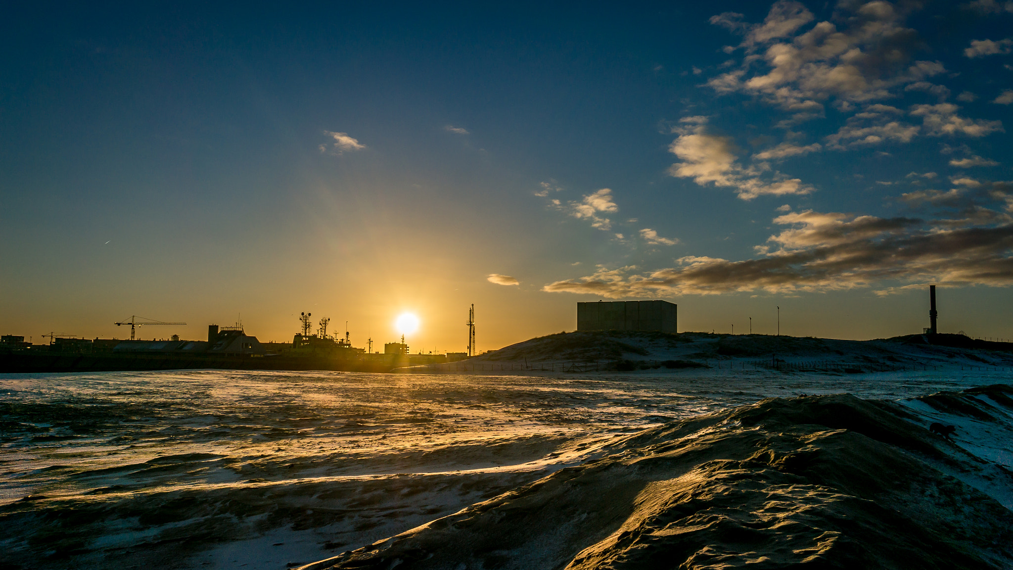 Sony Alpha NEX-5R + Sigma 19mm F2.8 EX DN sample photo. Snow at the beach! photography