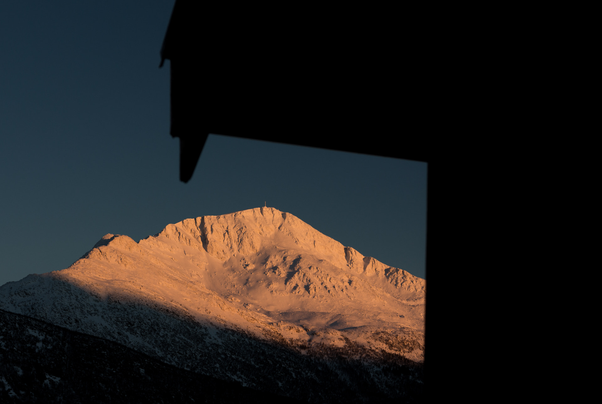 Sigma 18-35mm f/1.8 DC HSM sample photo. Sunrise on the mountain photography