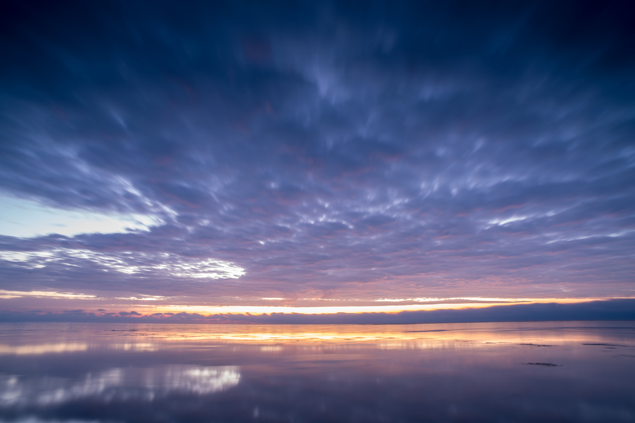Sony a7R II + Sony 20mm F2.8 sample photo. Just before photography