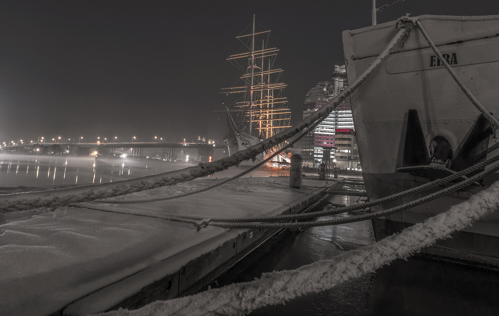 Panasonic Lumix DMC-GX8 + Olympus M.Zuiko Digital ED 7-14mm F2.8 PRO sample photo. Frozen pier sweden photography