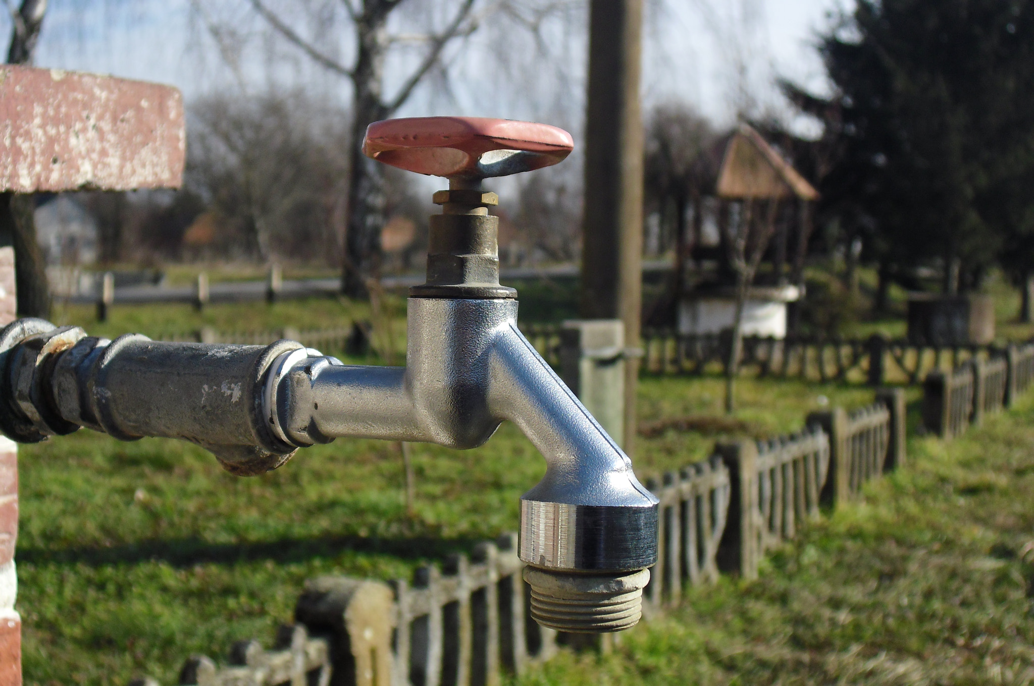 CASIO EX-Z35 sample photo. Water pipe photography