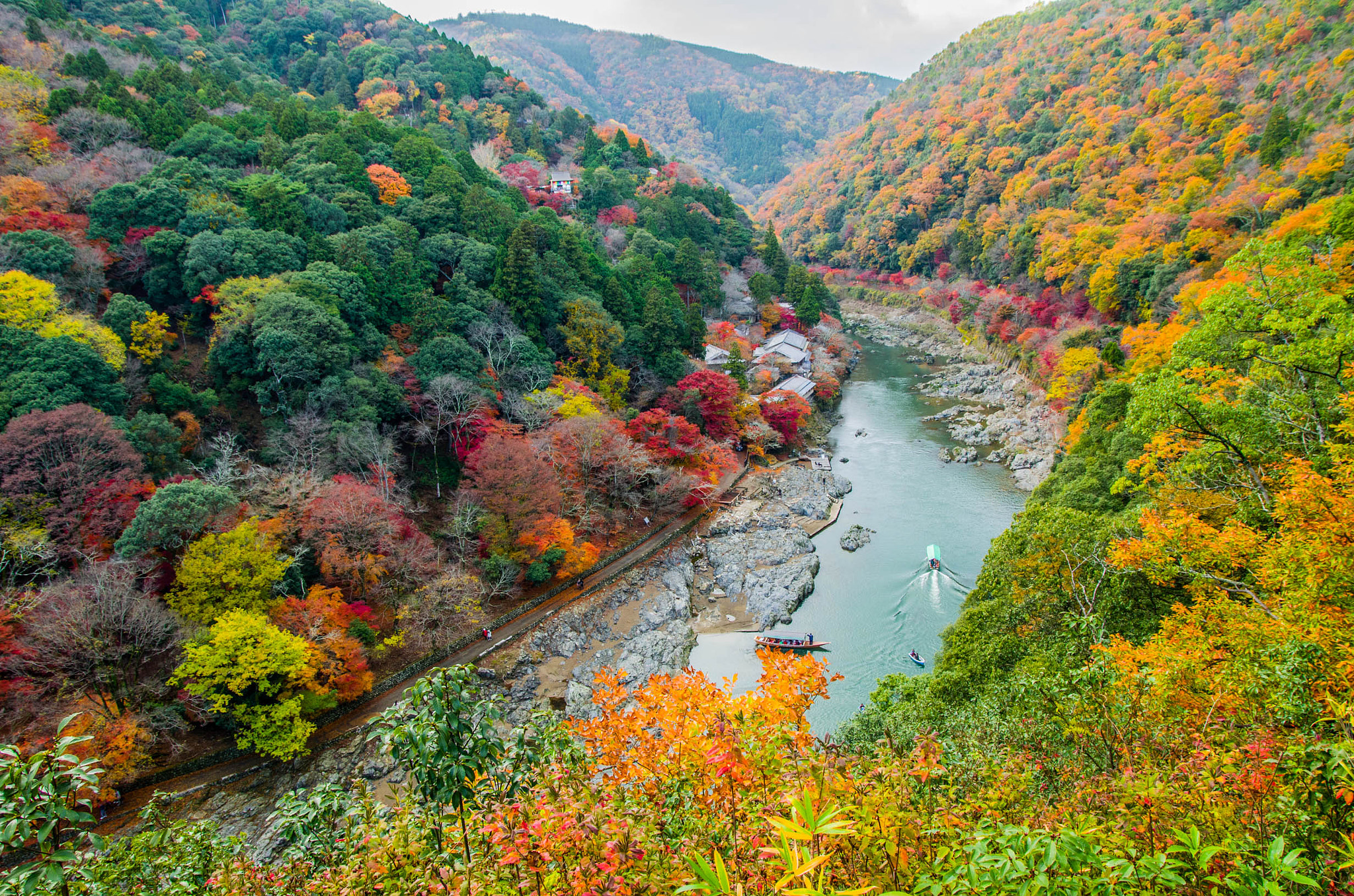 Pentax K-5 + Sigma 17-70mm F2.8-4 DC Macro OS HSM sample photo. 艷嵐山 photography