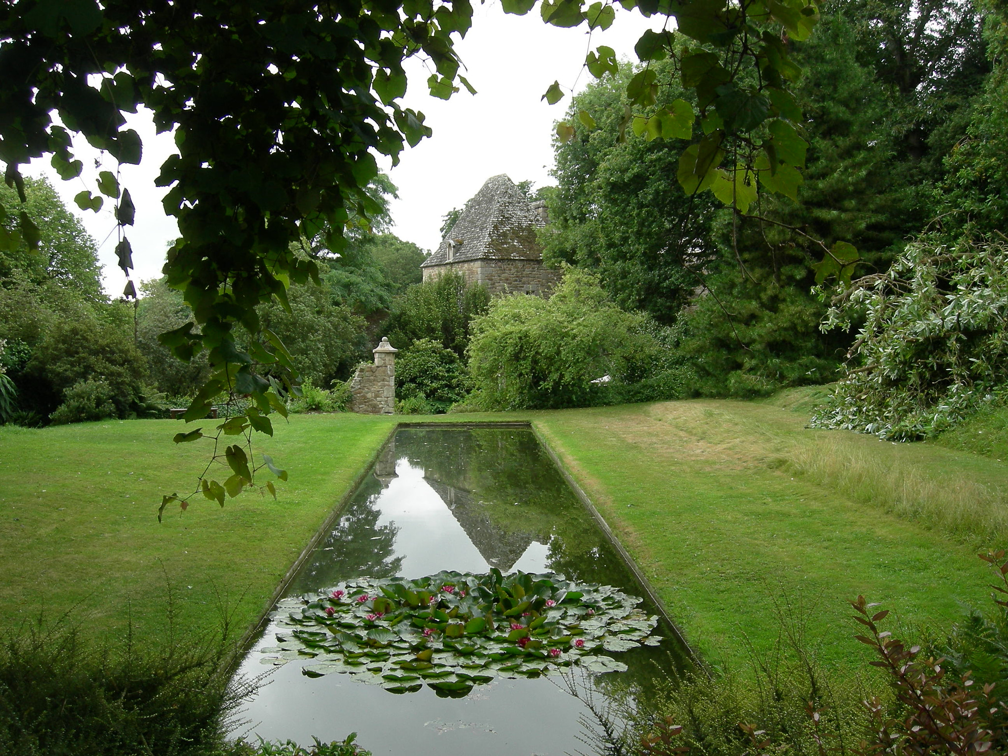 Nikon COOLPIX P2 sample photo. Jardin de kerdalo photography