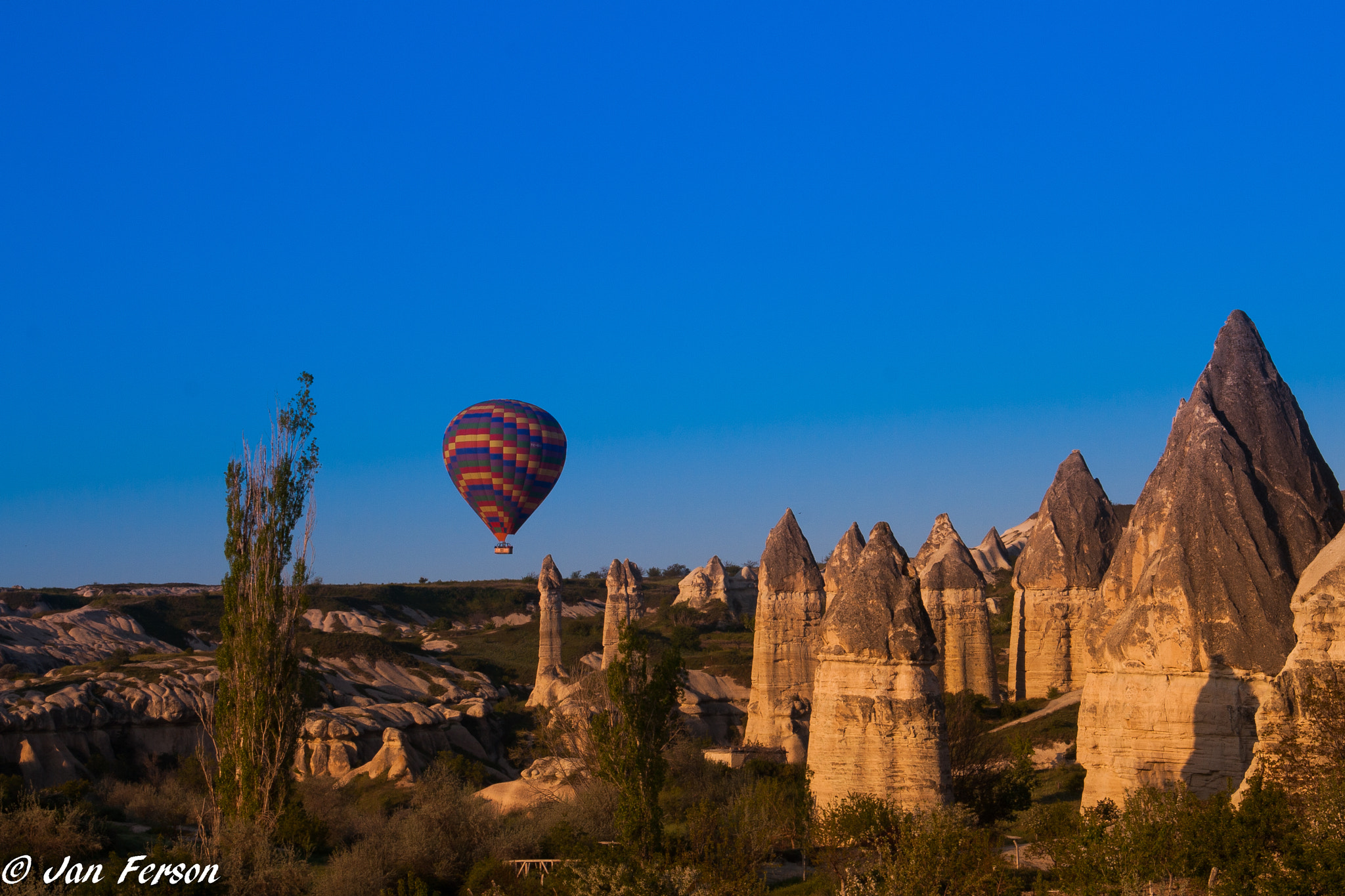 Canon EOS 400D (EOS Digital Rebel XTi / EOS Kiss Digital X) sample photo. Beautiful cappadocia photography