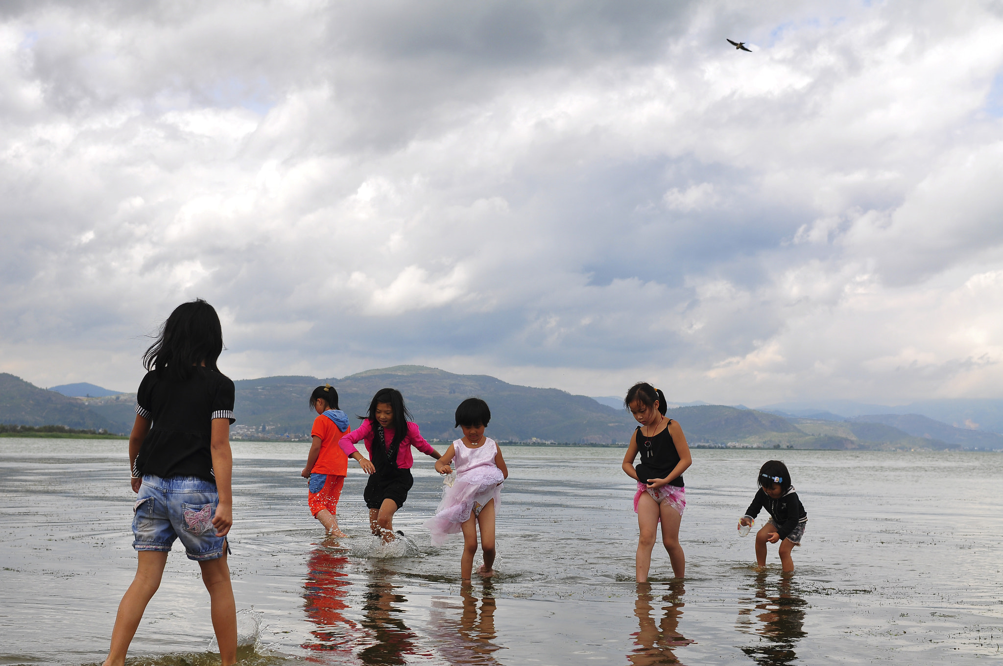 Nikon D90 + Nikon AF-S Nikkor 35mm F1.4G sample photo. A happy childhood photography