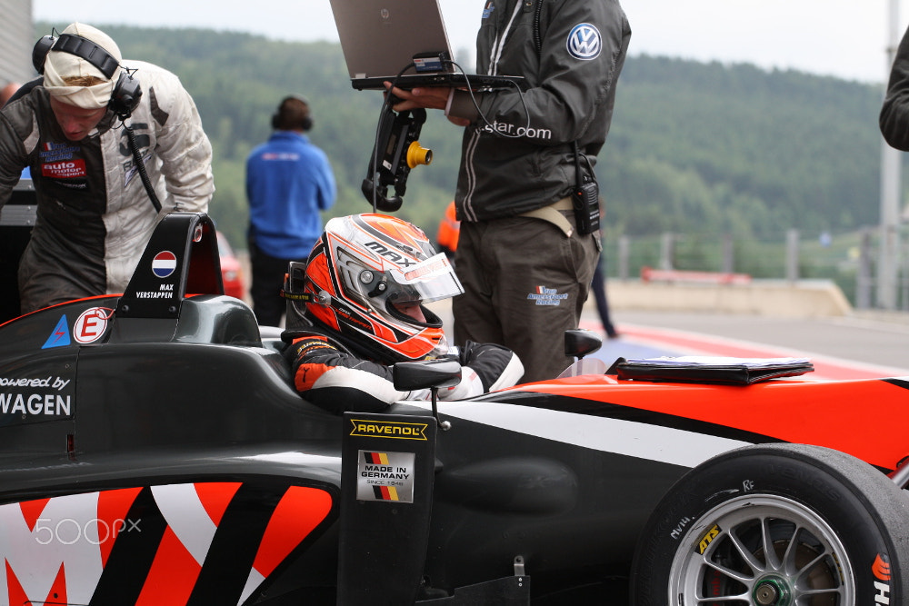 Canon EOS 1000D (EOS Digital Rebel XS / EOS Kiss F) + Canon EF 70-200mm F4L USM sample photo. Max verstappen photography