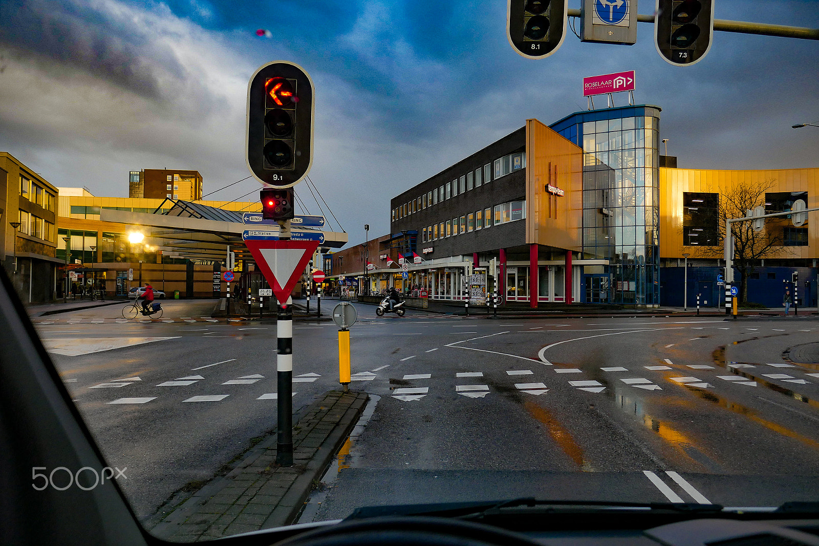 LUMIX G VARIO 14-42/F3.5-5.6 II sample photo. Going home photography