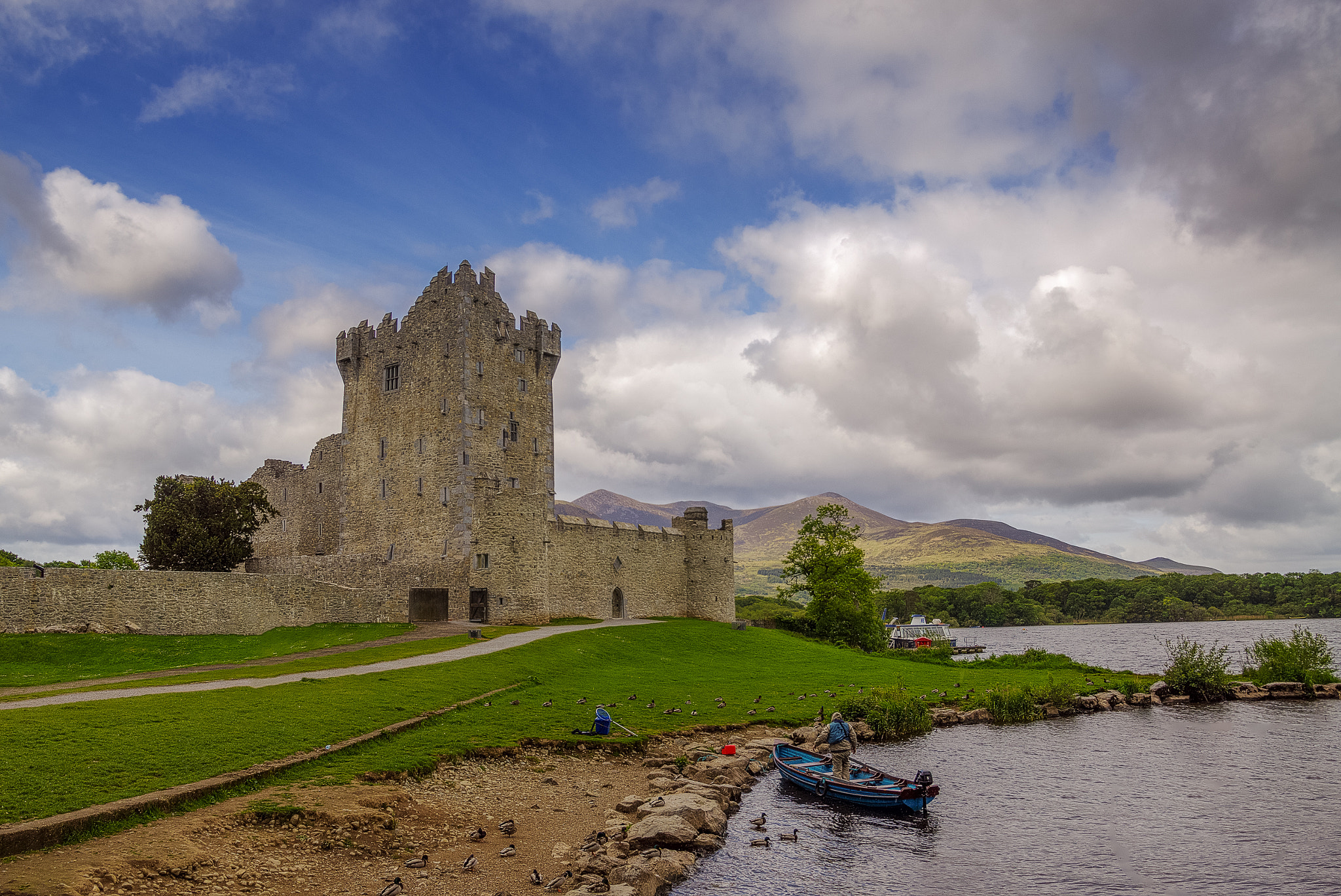 Sony Alpha DSLR-A580 + Minolta AF 17-35mm F2.8-4 (D) sample photo. Ross castle photography